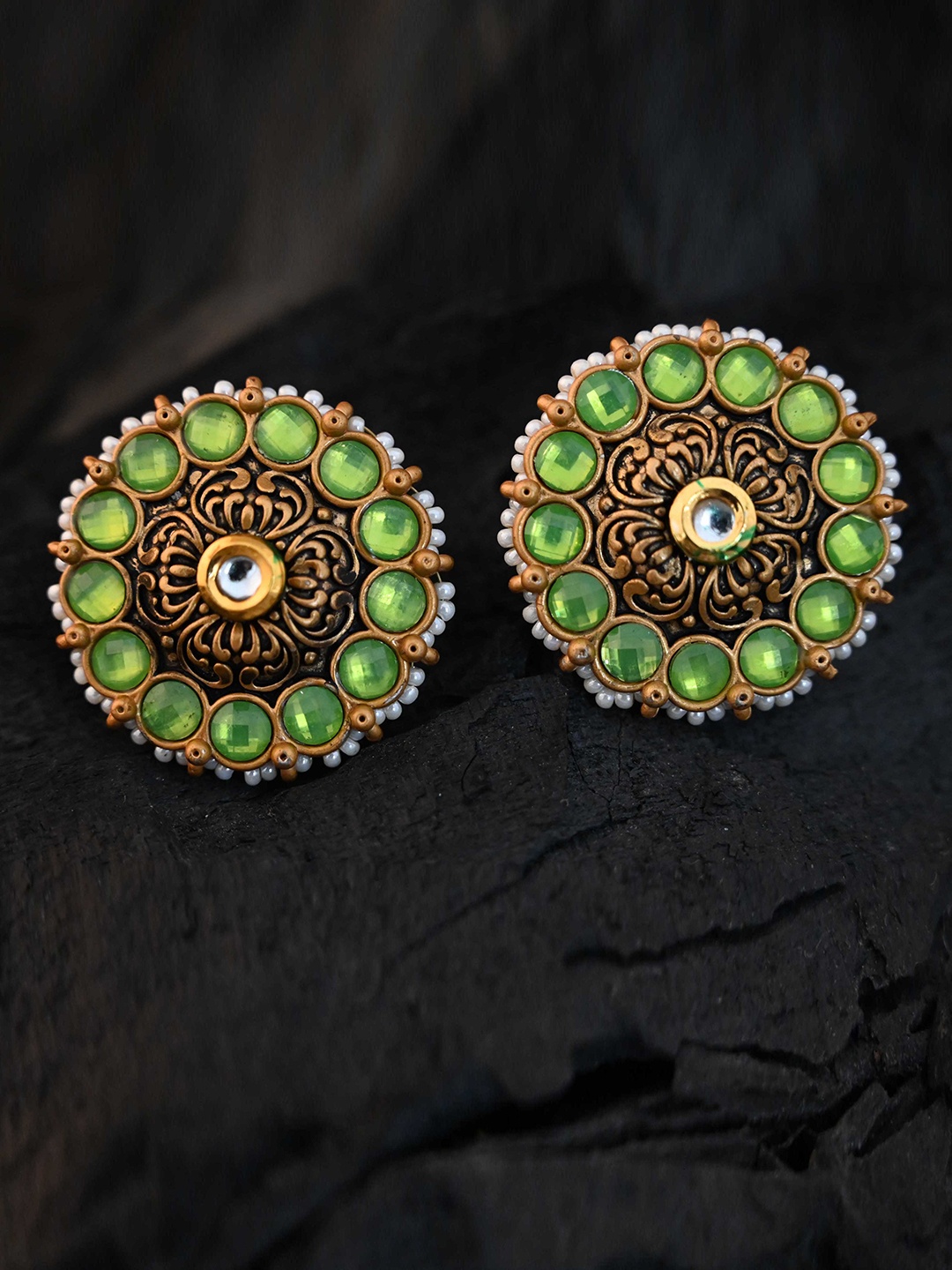 

justpeachy Green & Gold-Toned Circular Studs Earrings