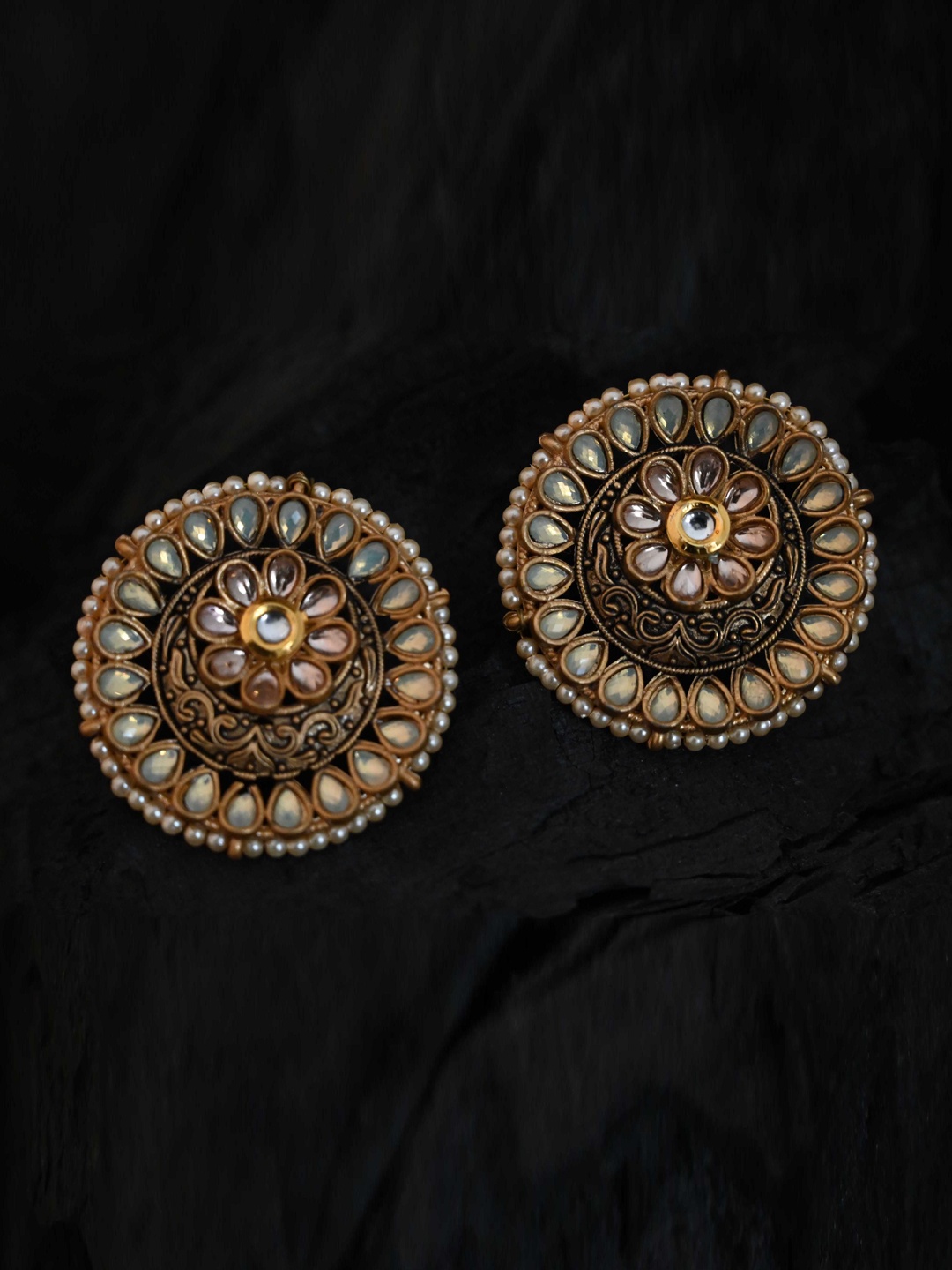 

justpeachy Gold-Toned Classic Studs Earrings