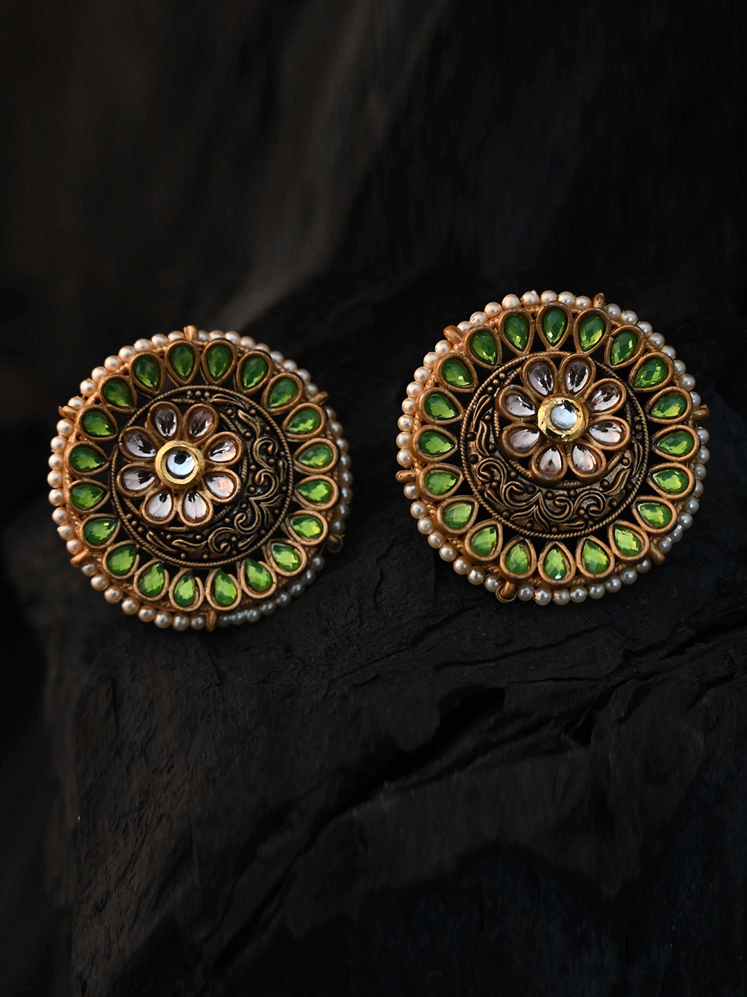 

justpeachy Green & Gold-Plated Studded Classic Studs Earrings
