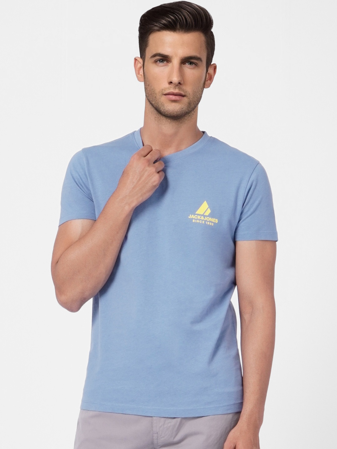 

Jack & Jones Men Blue & Yellow Printed Slim Fit Pure Cotton T-shirt