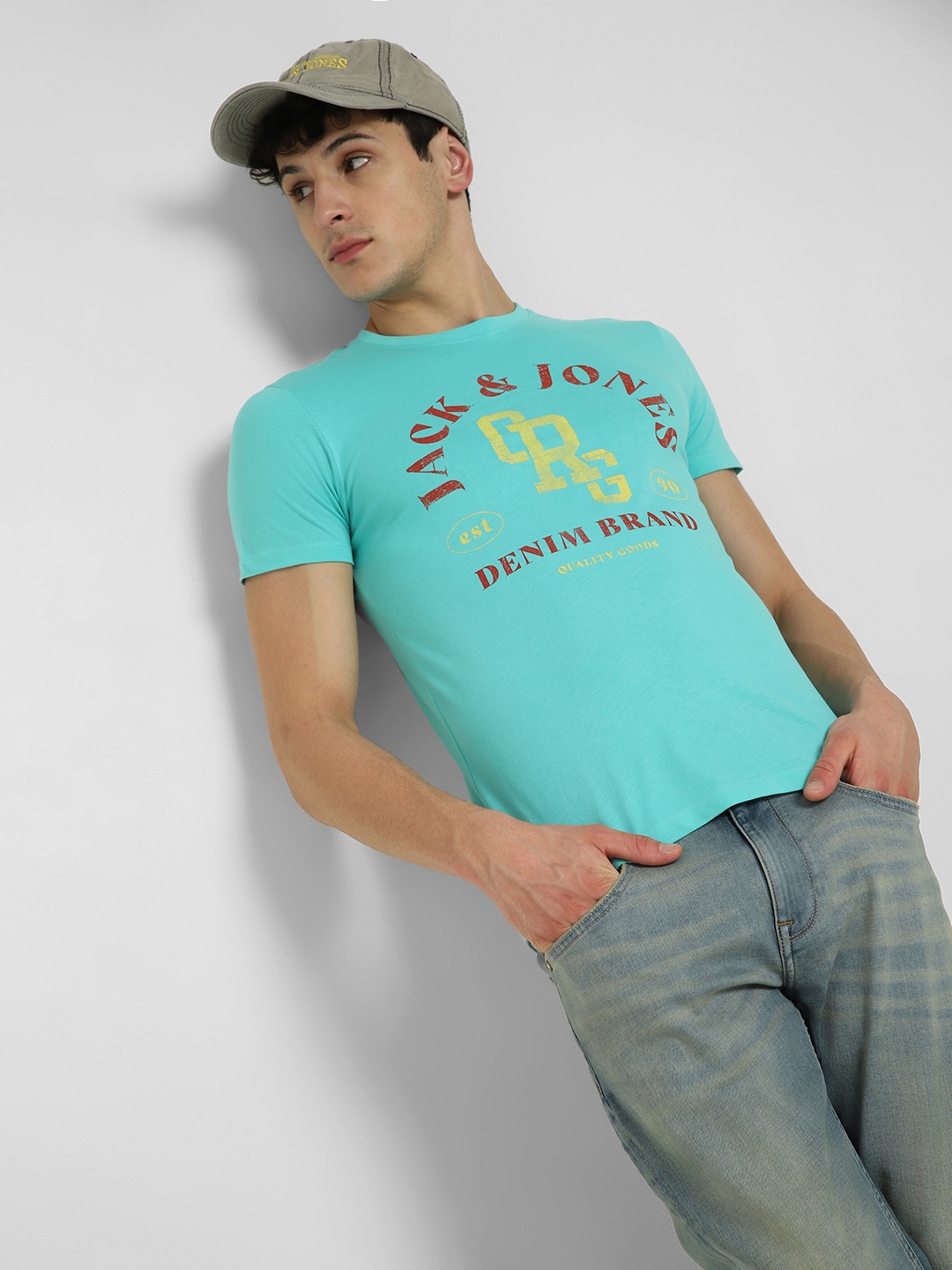

Jack & Jones Men Green & Red Typography Printed Pure Cotton Slim Fit T-shirt