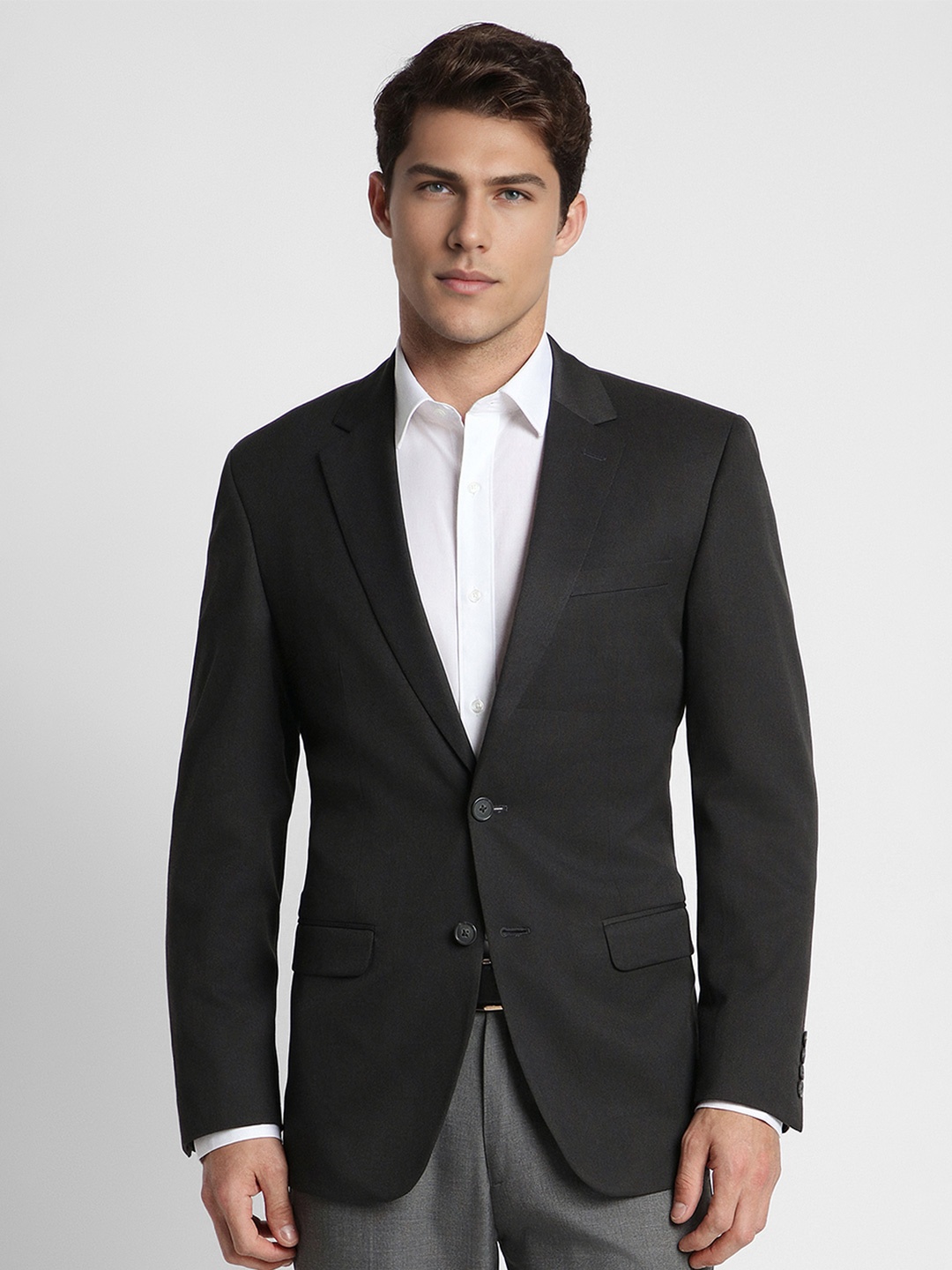 

Peter England Men Black Solid Single-Breasted Formal Blazer