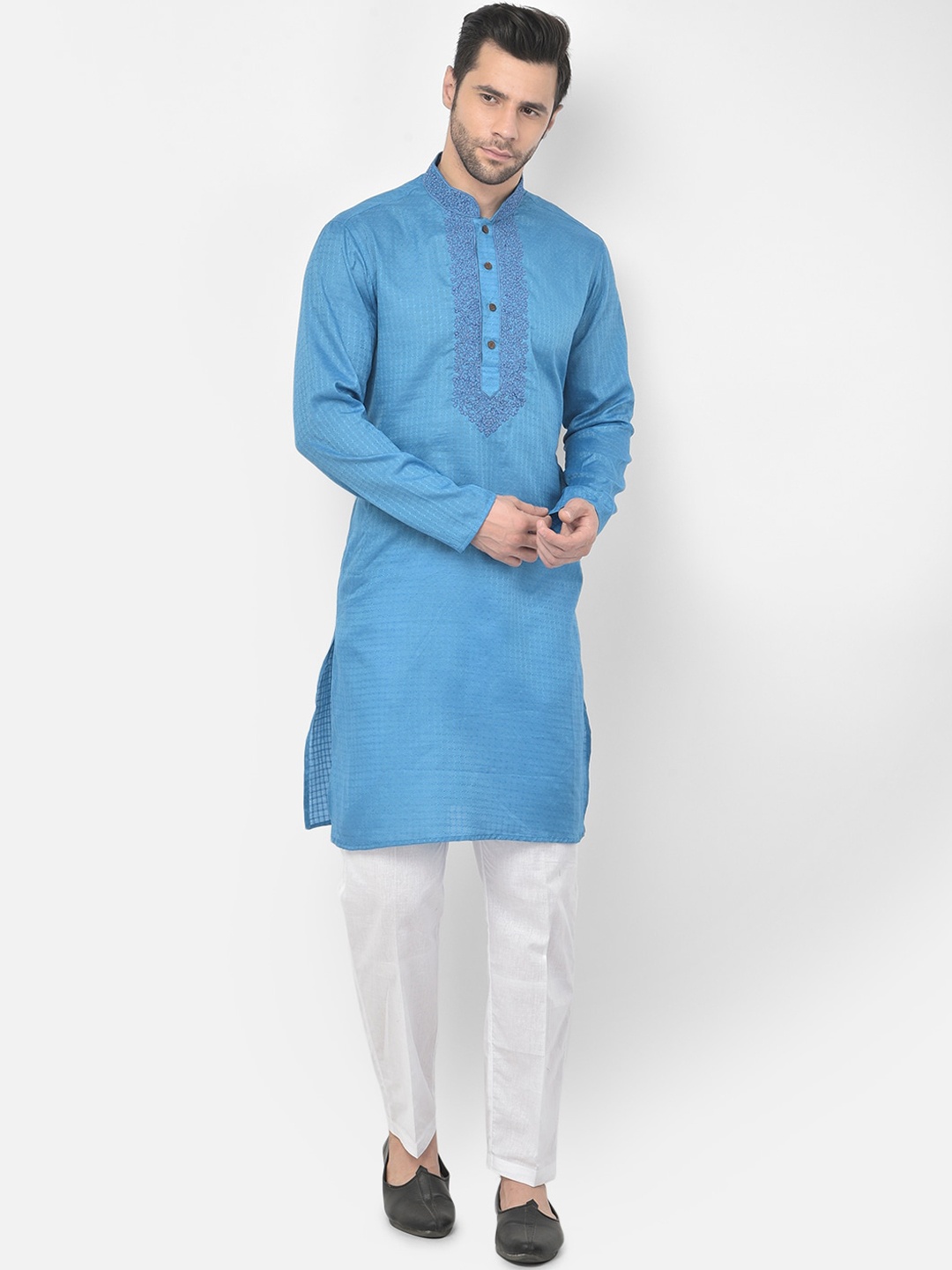 

LAMAAYA Men Blue Floral Embroidered Pure Cotton Kurta with Pyjamas