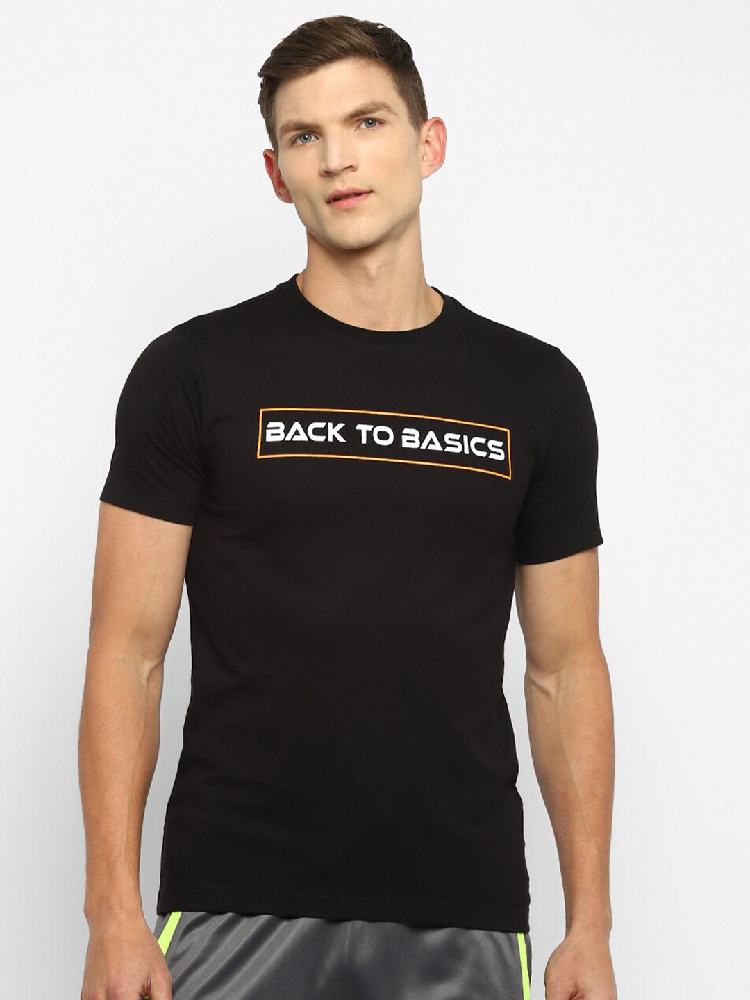 

Yuuki Men Black Typography Printed T-shirt