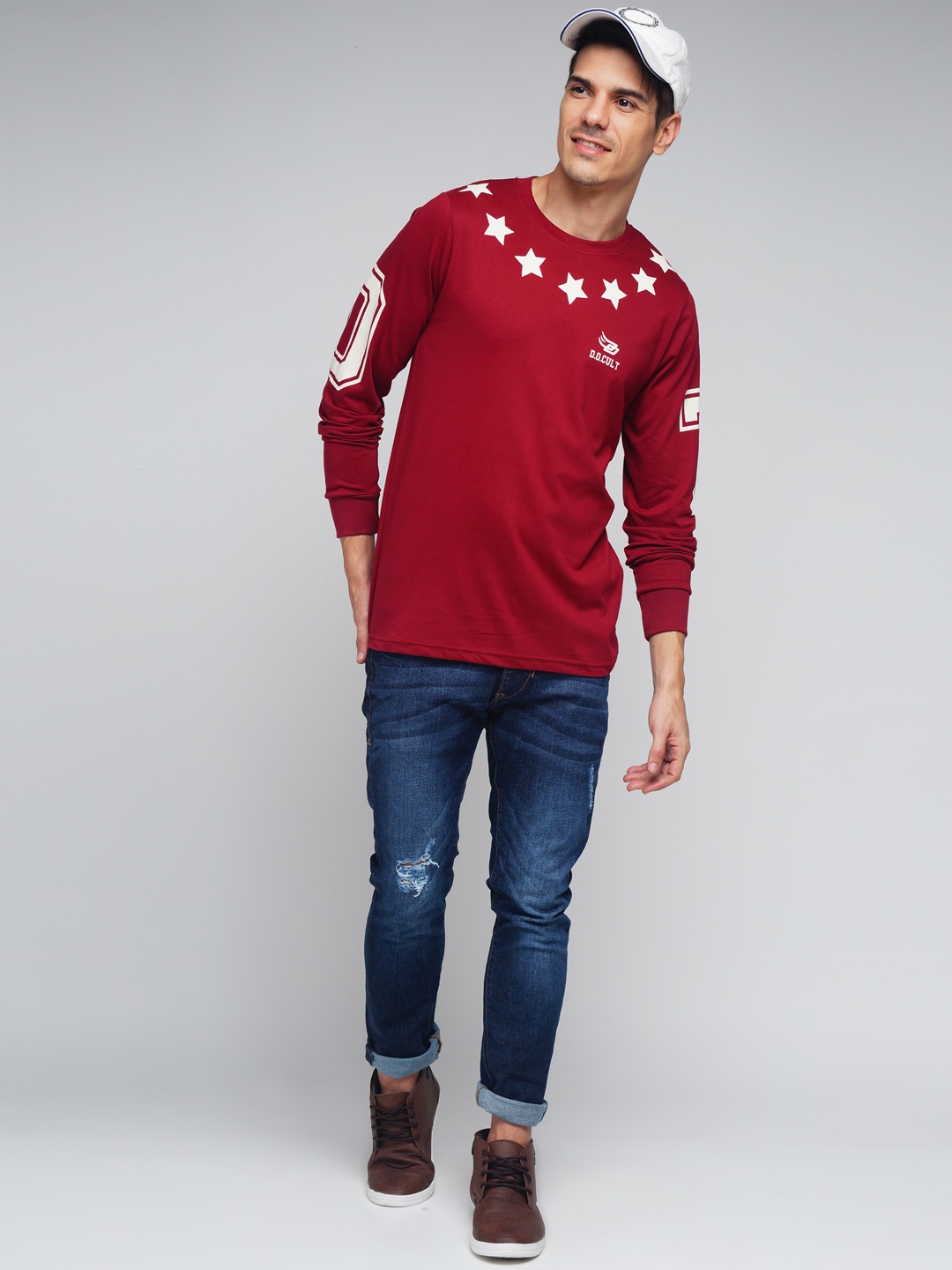 

Difference of Opinion Men Maroon Solid Round Neck T-shirt
