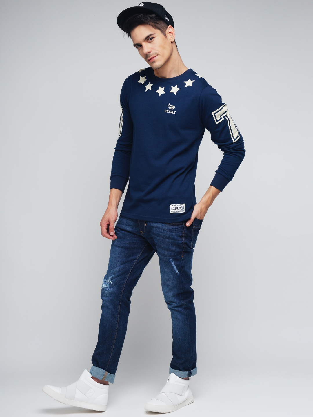 

Difference of Opinion Men Navy Solid Round Neck T-shirt, Navy blue