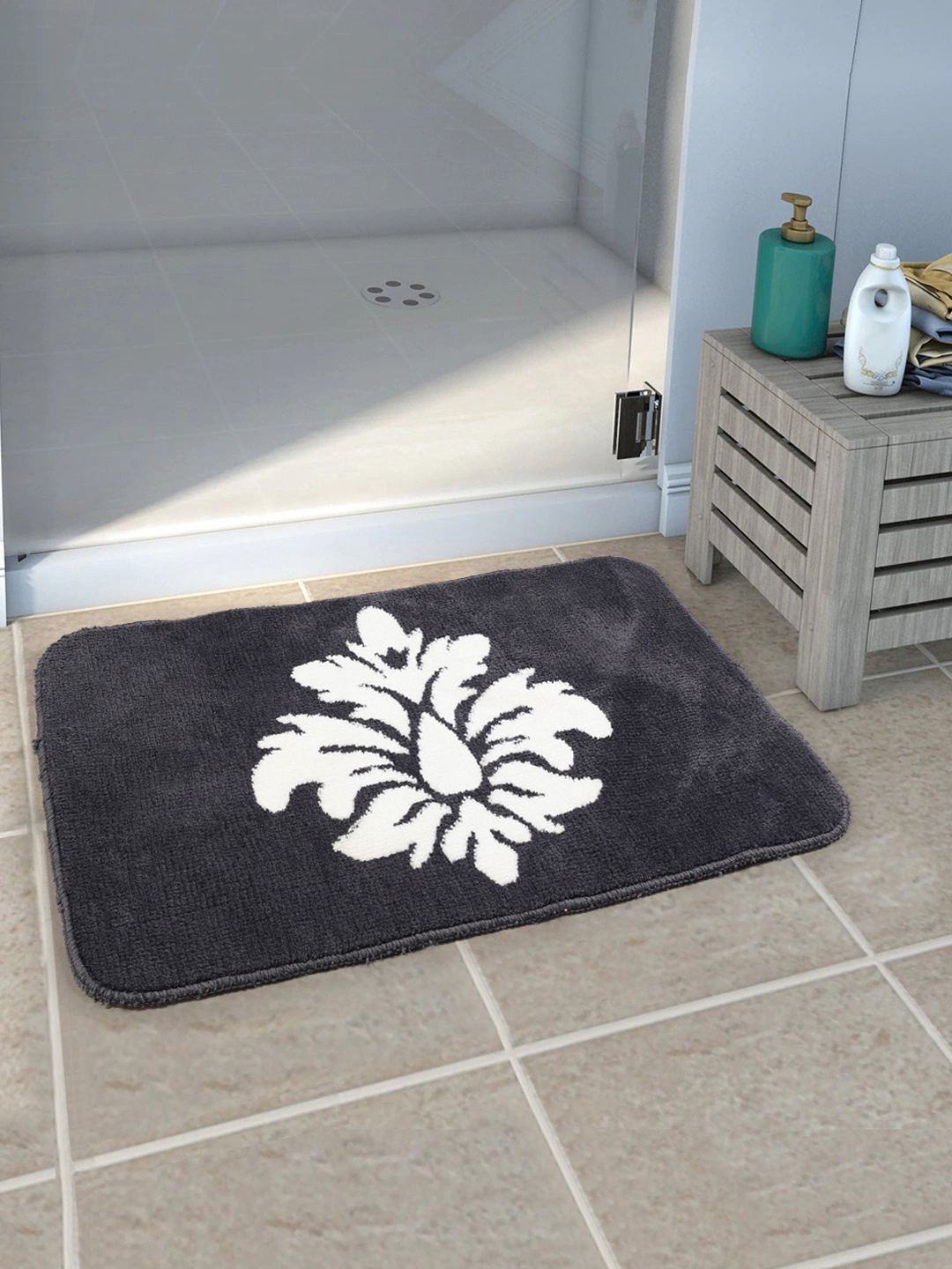 

Saral Home Grey & White Rectangular Bath Rug