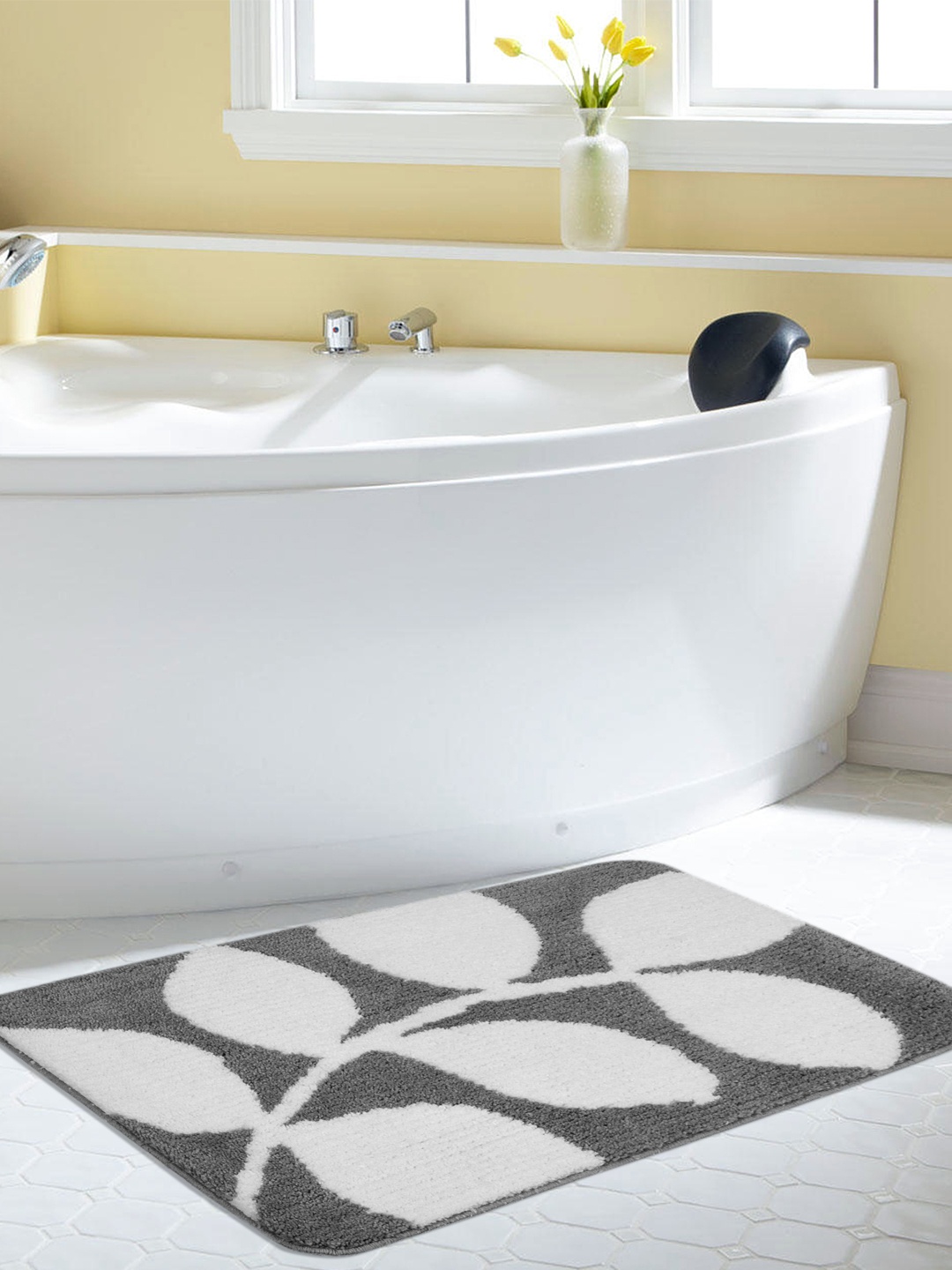 

Saral Home Grey & White Rectangular Bath Rug