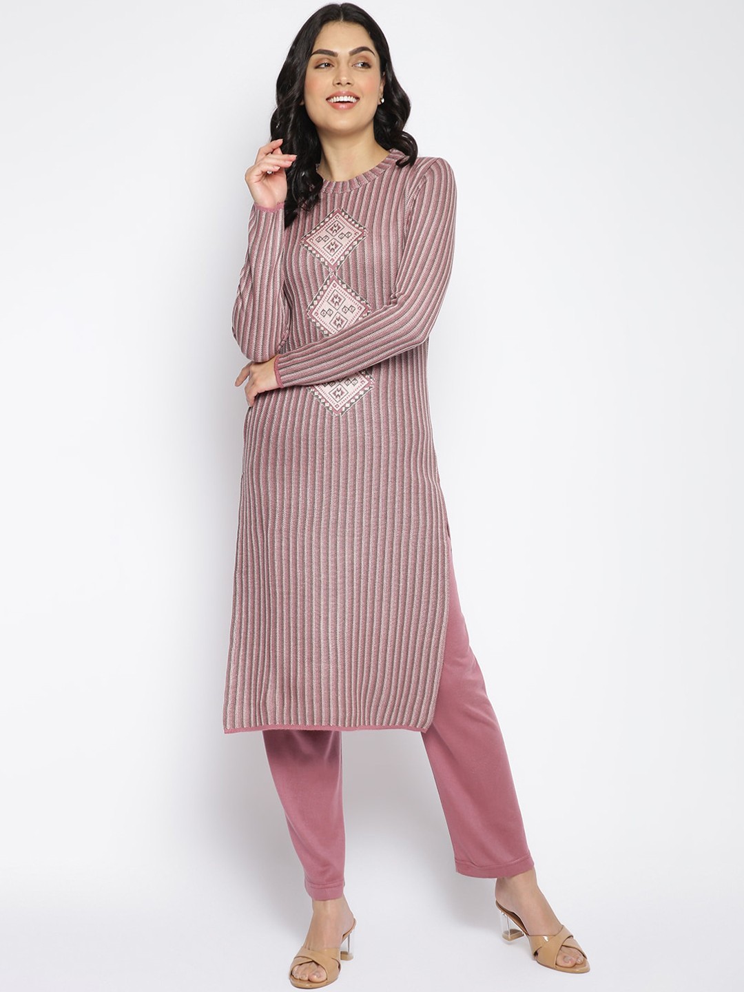 

MIKHAD Women Pink Geometric Woolen Kurta
