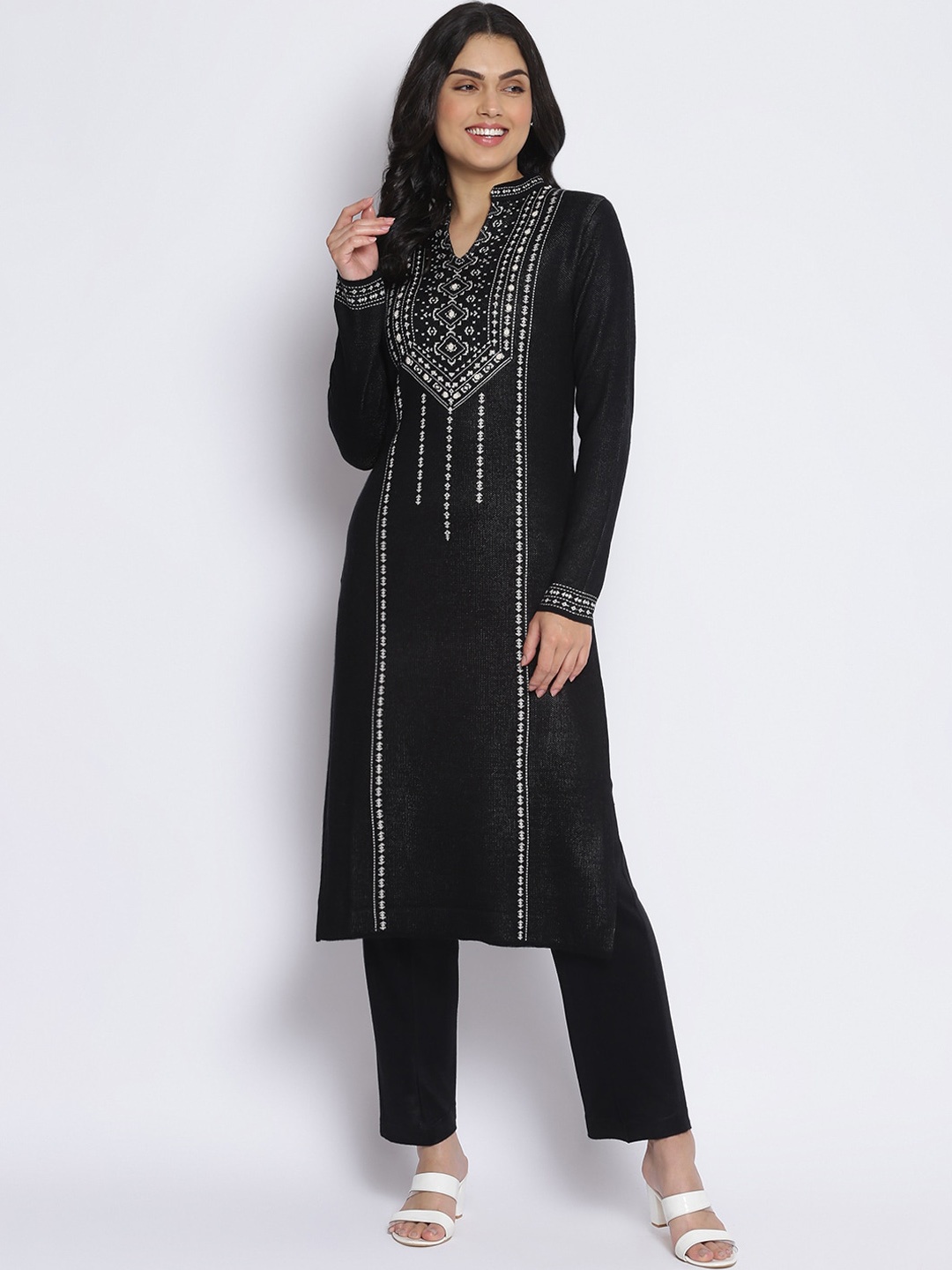 

MIKHAD Women Black Embroidered Thread Work Jacquard Kurta
