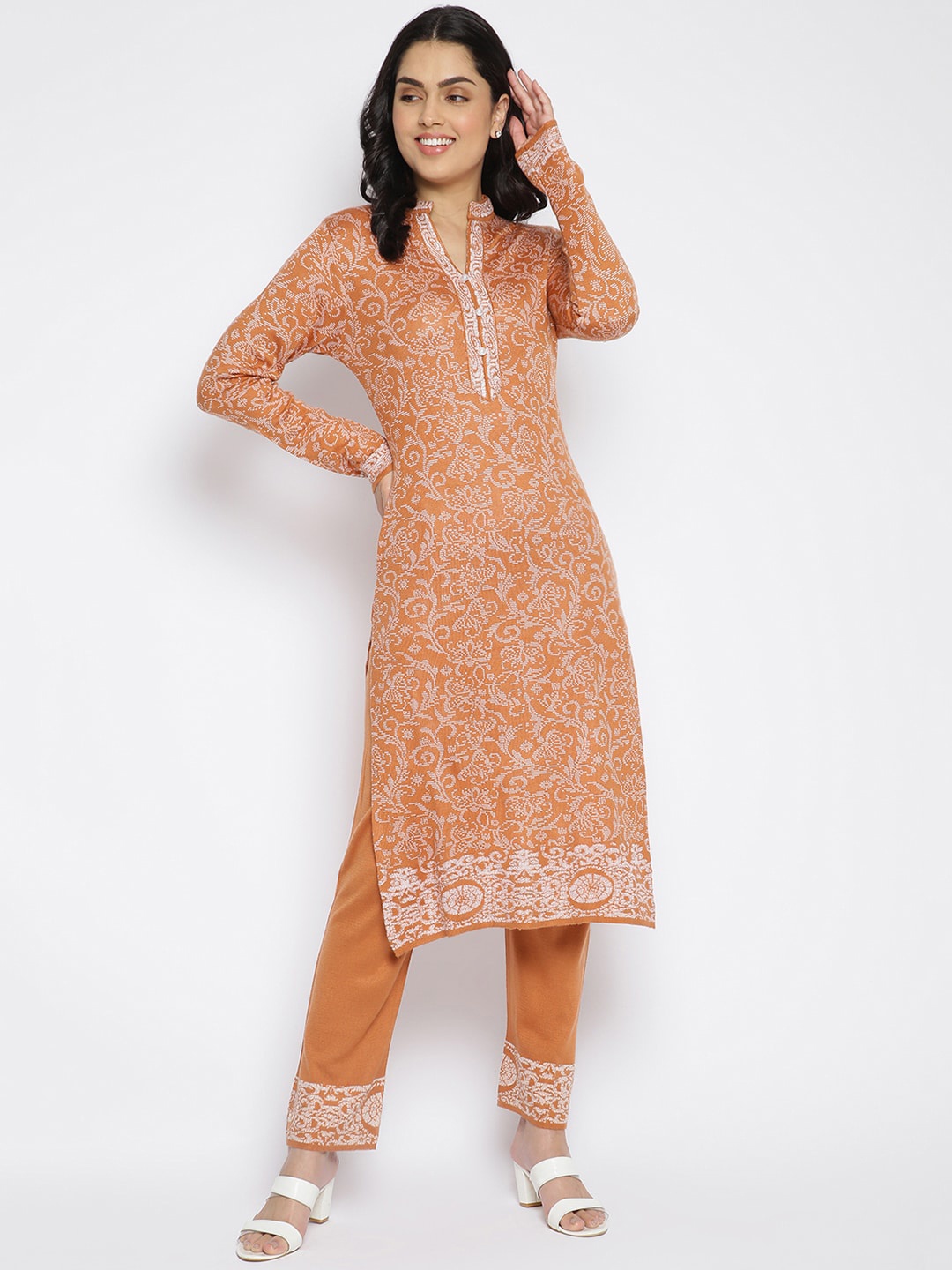 

MIKHAD Women Orange Paisley Printed Acrylic Straight Kurta