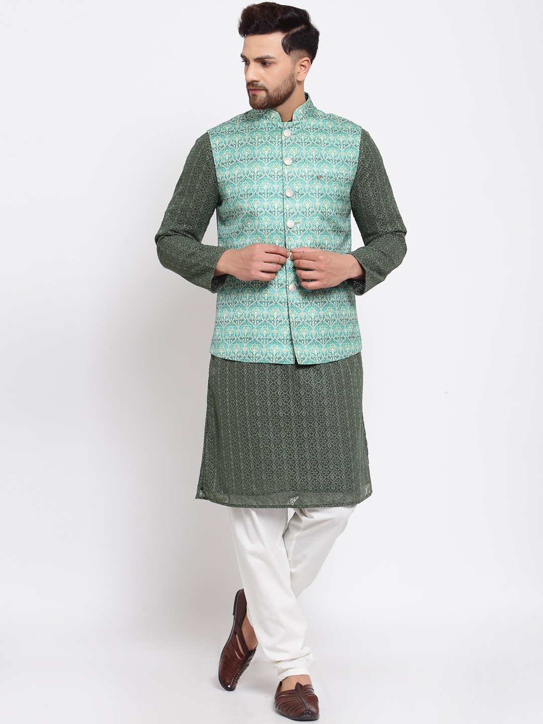 

MOHANLAL SONS Men Green Floral Chikankari Silk Georgette Kurta with Pyjamas & Nehru Jacket