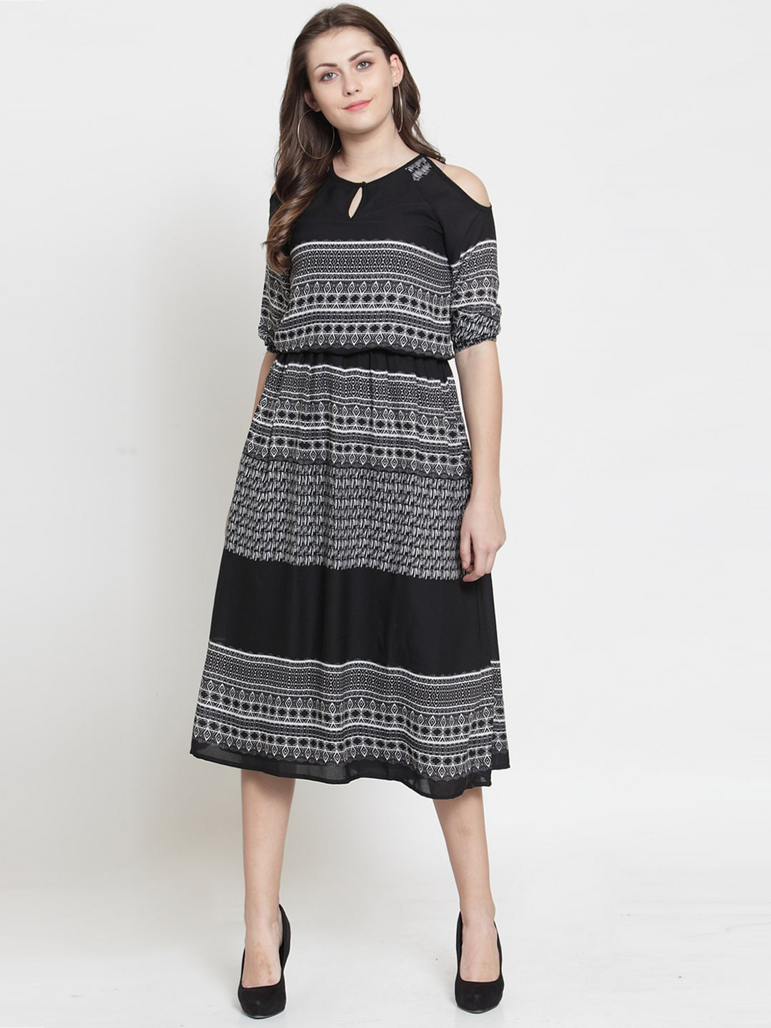 

Magnetic Designs Black Keyhole Neck Georgette Midi Dress