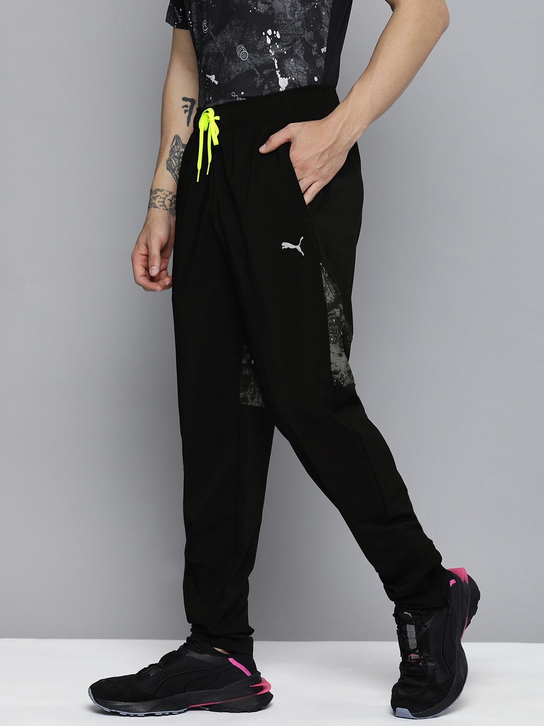 

one8 x PUMA Men Slim Fit Brand Logo Printed Virat Kohli Woven Track Pants, Black
