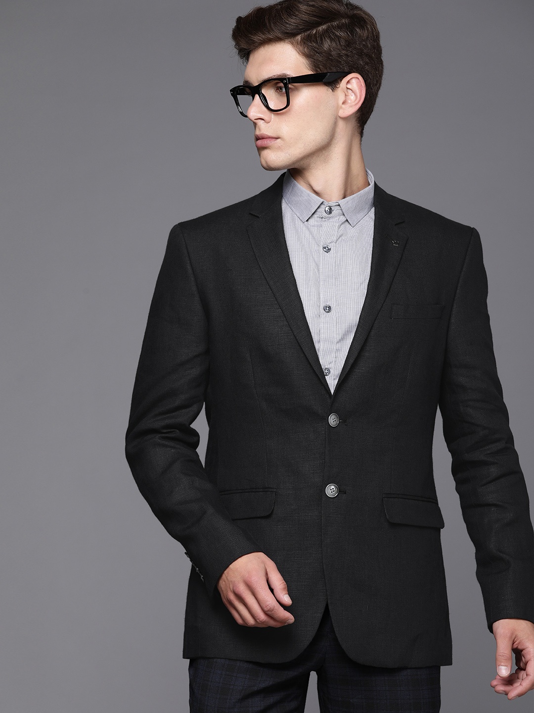 

Louis Philippe Men Black Solid Slim Fit Single-Breasted Formal Blazer