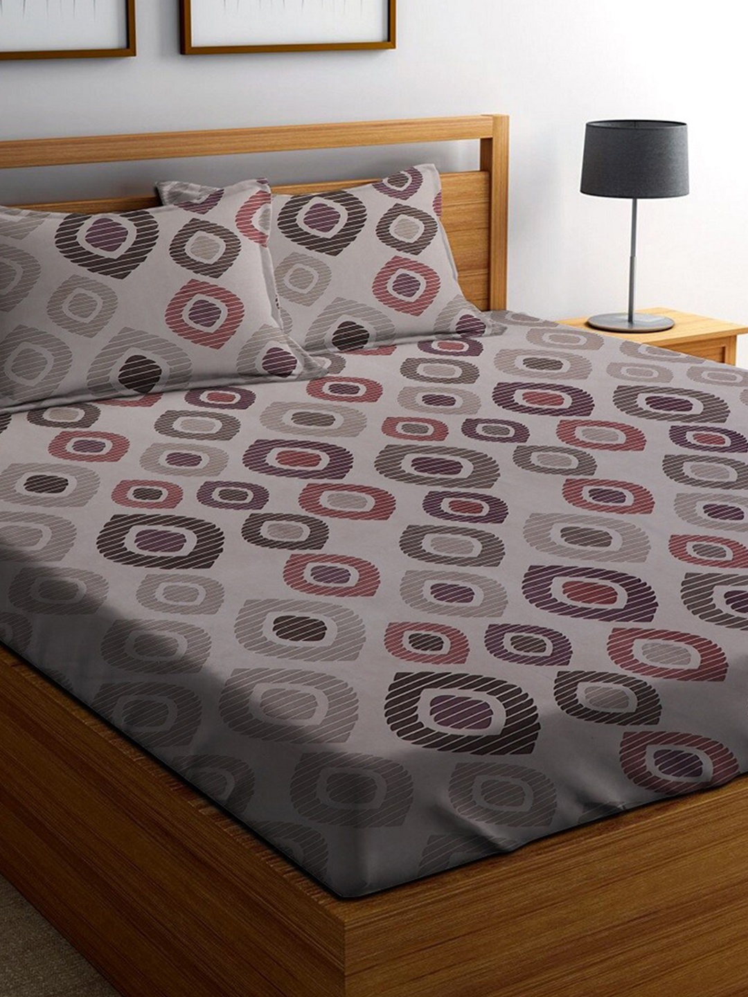 

Ispace Beige & Maroon Geometric 144 TC King Bedsheet with 2 Pillow Covers