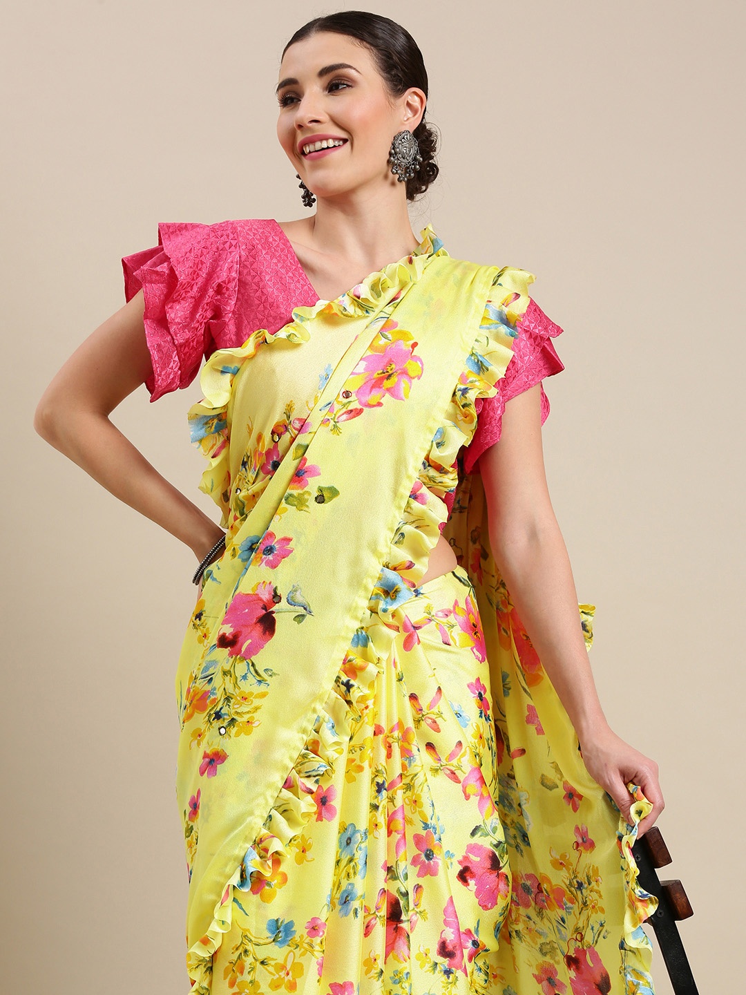 

Kvsfab Women Yellow & Pink Floral Print Saree