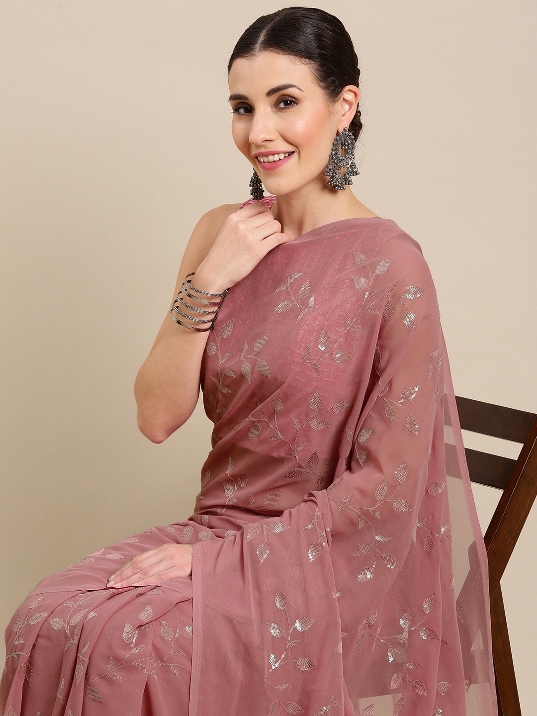 

Kvsfab Women Dusty Pink Floral Sequinned Saree
