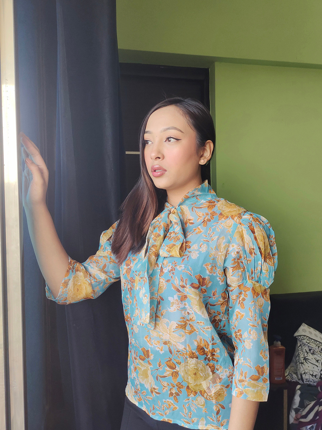 

SASSAFRAS Women Stunning Blue Romantic Florals Top