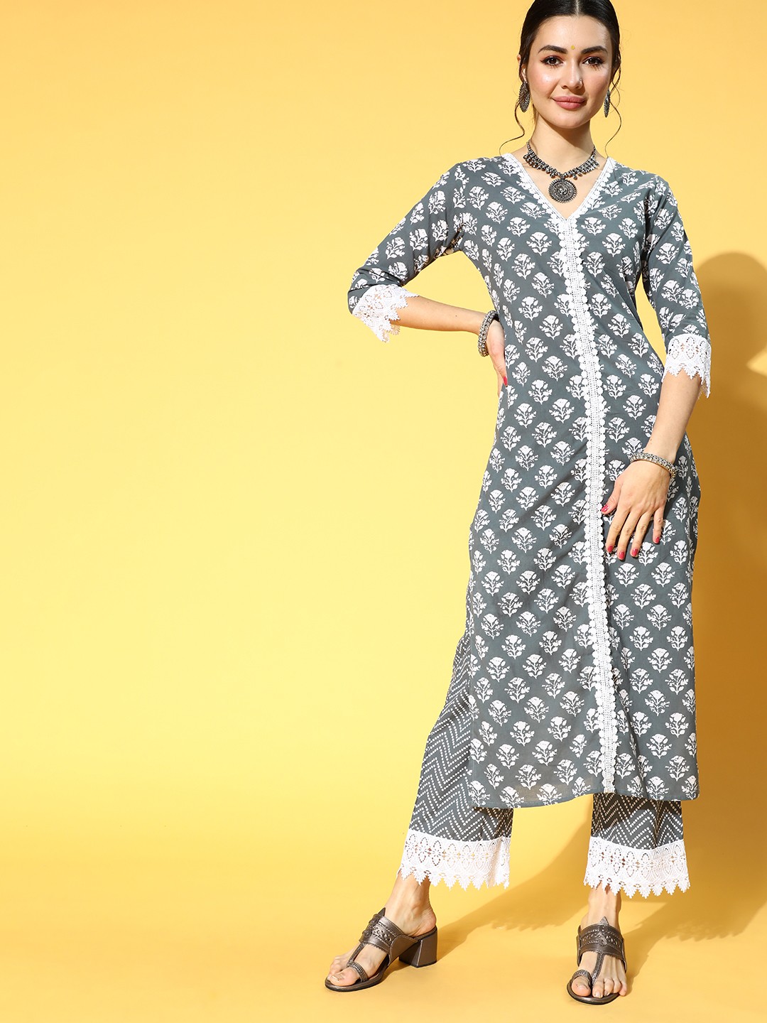 

mokshi Ethnic Motifs Pure Cotton Kurta Set, Grey
