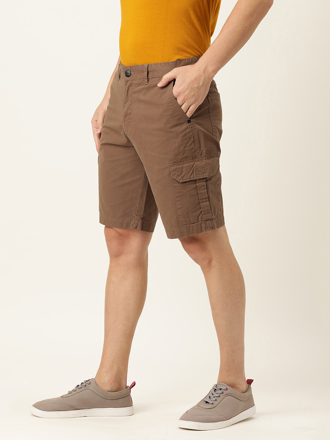 

IVOC Men Brown Slim Fit Cargo Shorts