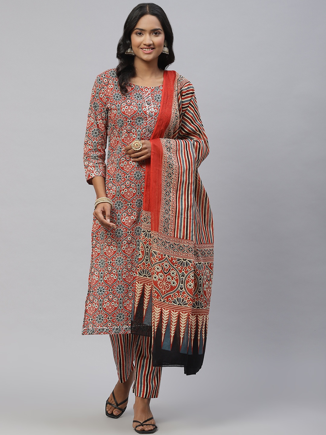 

Sasimo Women Orange & Black Ethnic Motifs Printed Gotta Patti Kurta Set