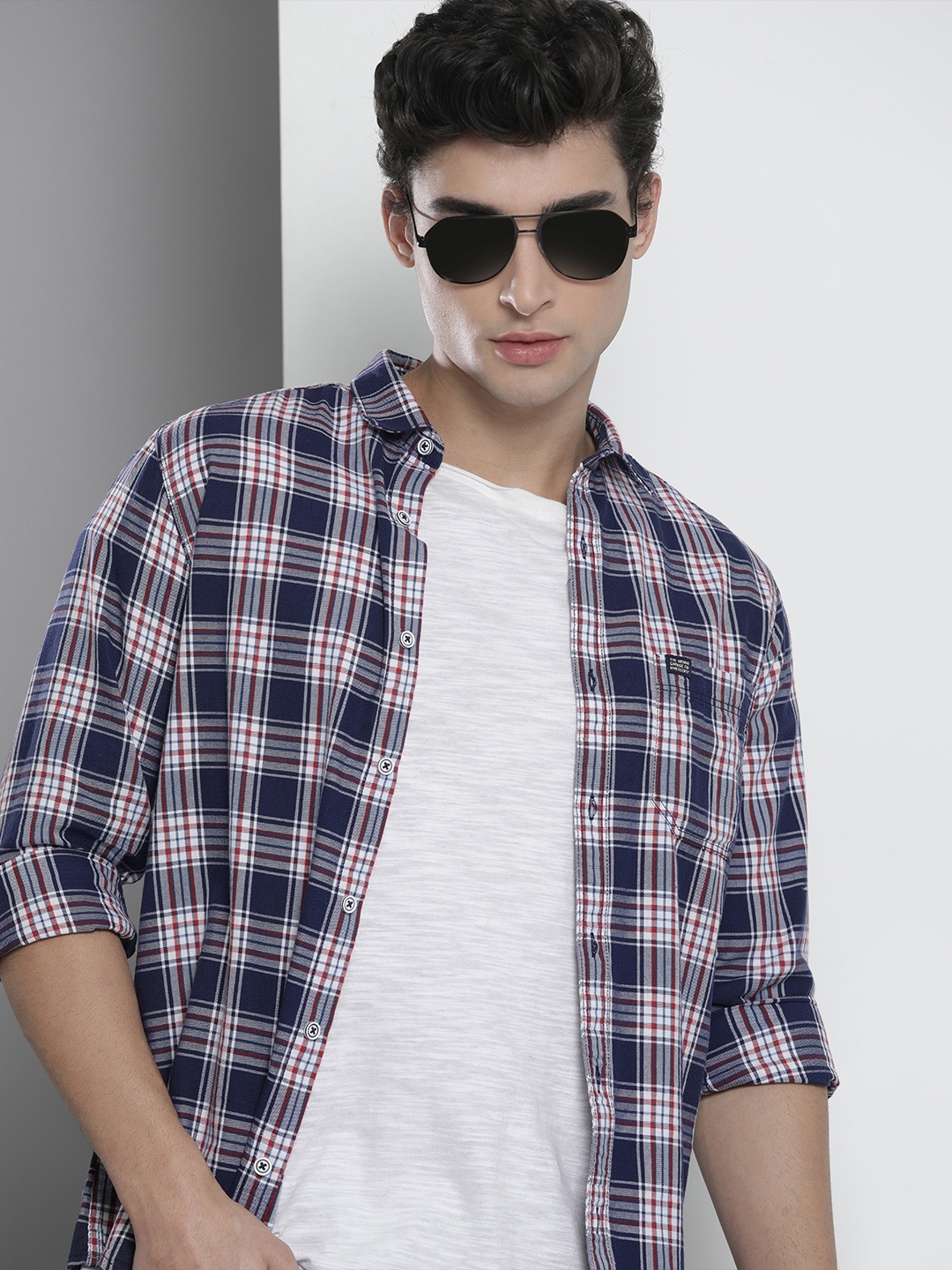 

The Indian Garage Co Men Navy Blue & White Checked Casual Shirt