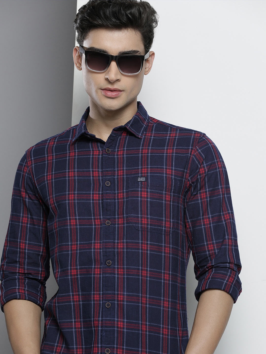 

The Indian Garage Co Men Navy Blue & Maroon Checked Casual Shirt