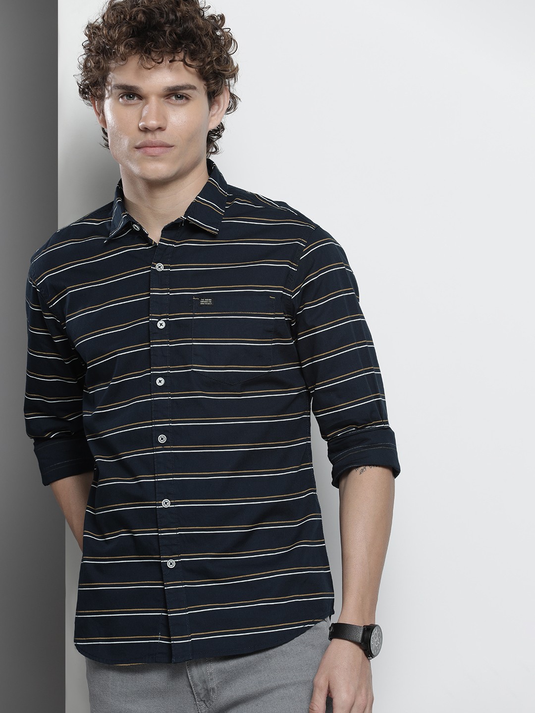

The Indian Garage Co Men Navy Blue & White Horizontal Striped Cotton Shirt
