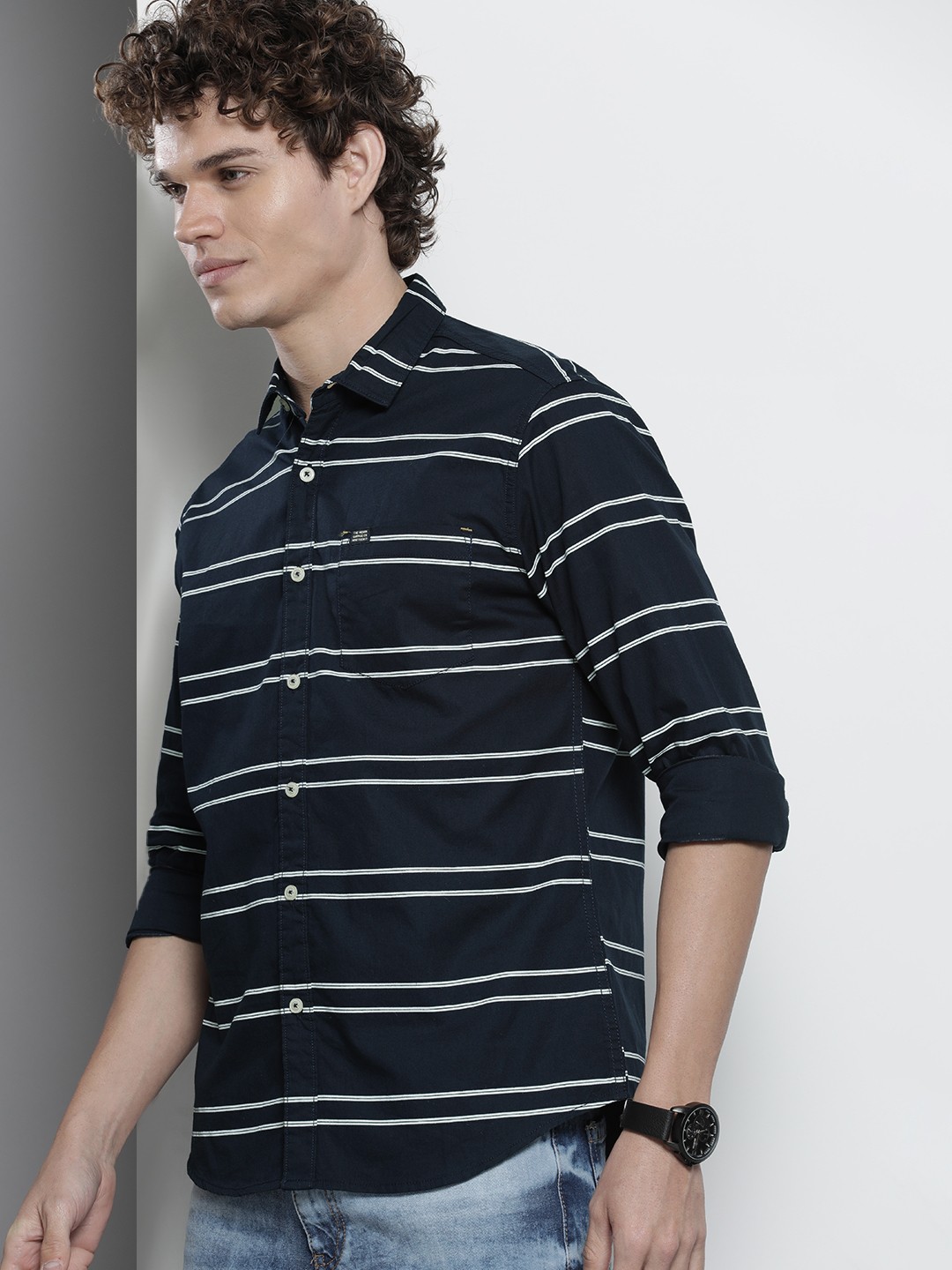 

The Indian Garage Co Men Navy Blue & White Horizontal Striped Cotton Casual Shirt