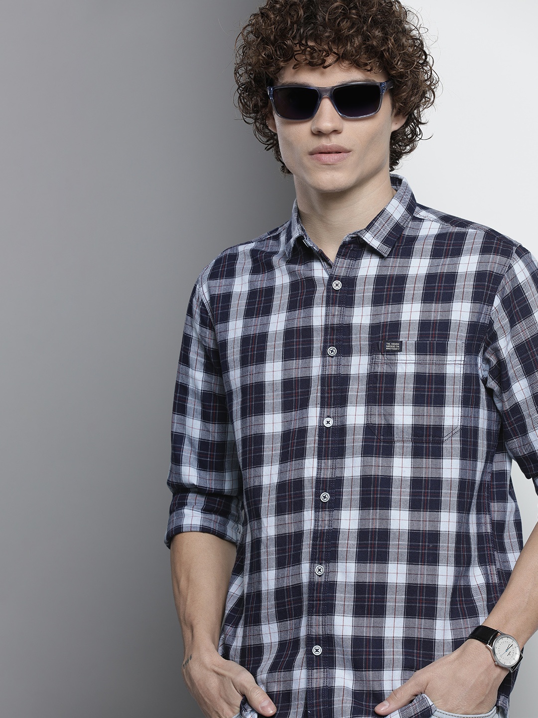 

The Indian Garage Co Men Navy Blue & White Checked Casual Shirt