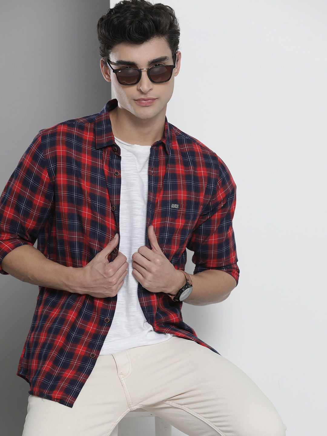 

The Indian Garage Co Men Navy Blue & Red Checked Casual Shirt