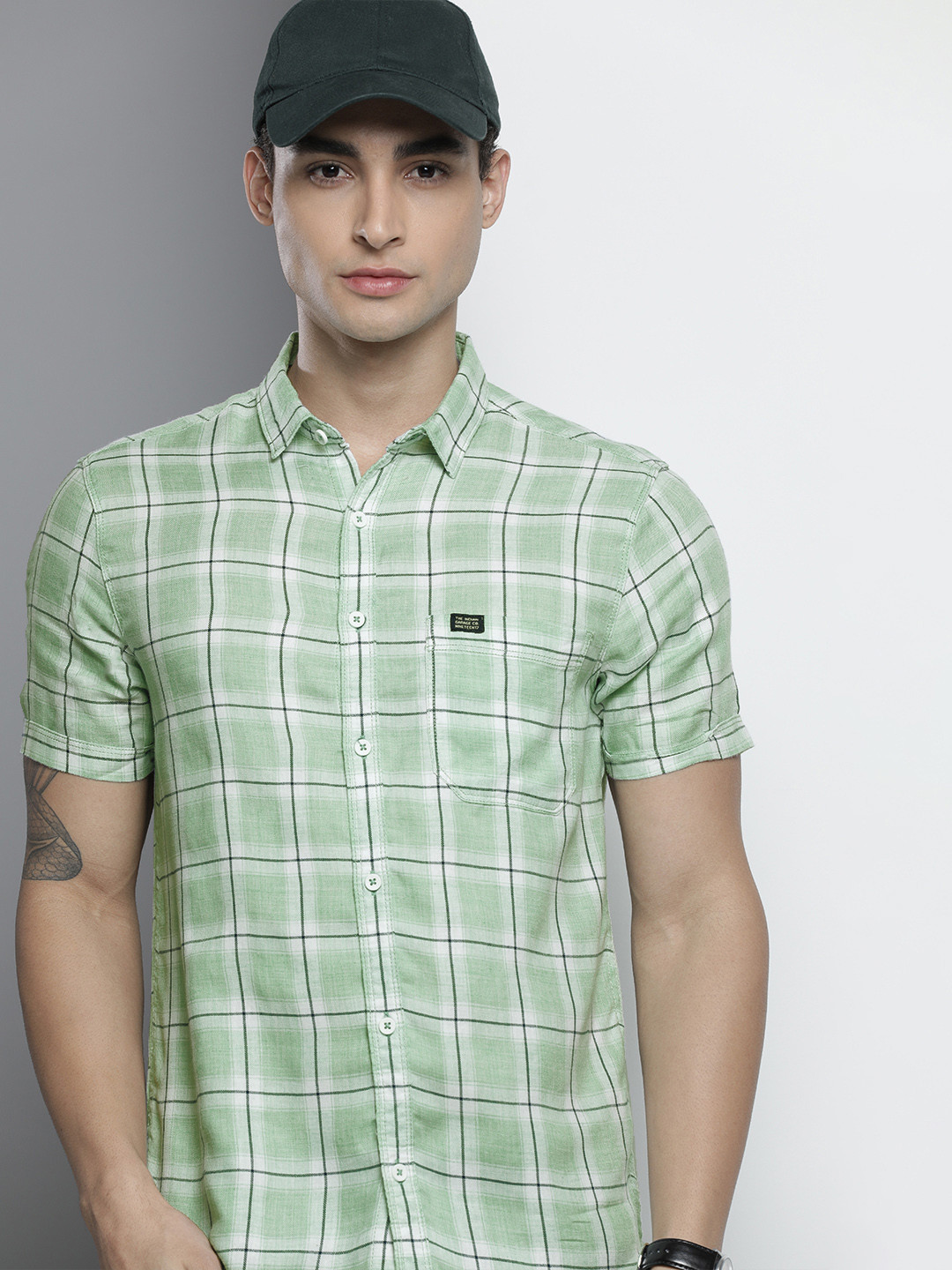 

The Indian Garage Co Men Green Windowpane Checked Casual Shirt