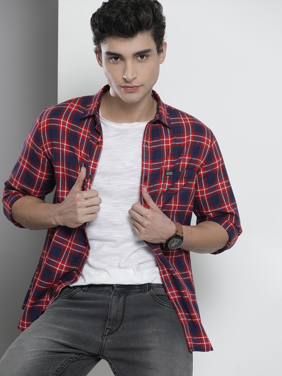 

The Indian Garage Co Men Red & Navy Blue Checked Casual Shirt