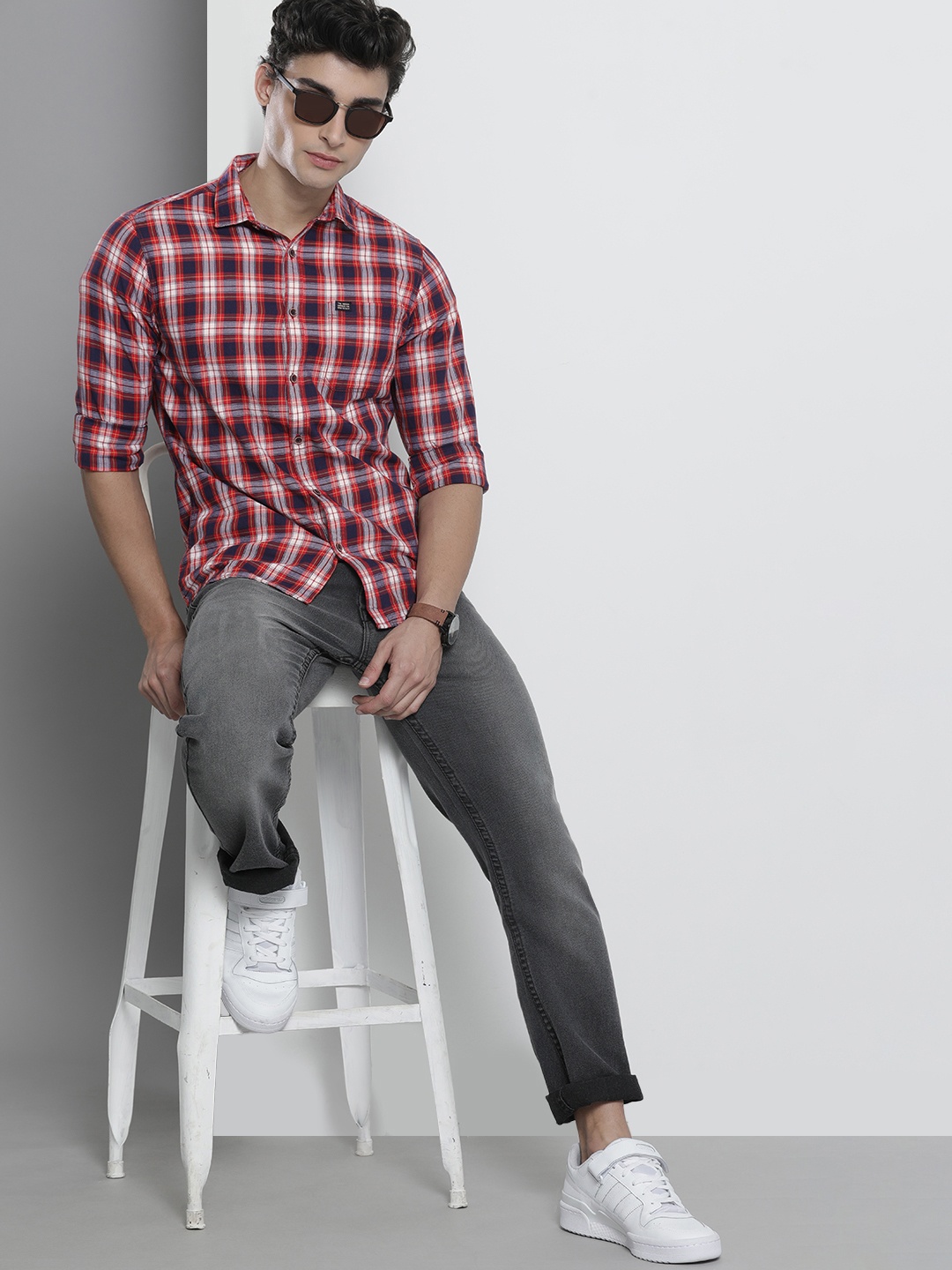 

The Indian Garage Co Men Red & Navy Blue Checked Casual Shirt