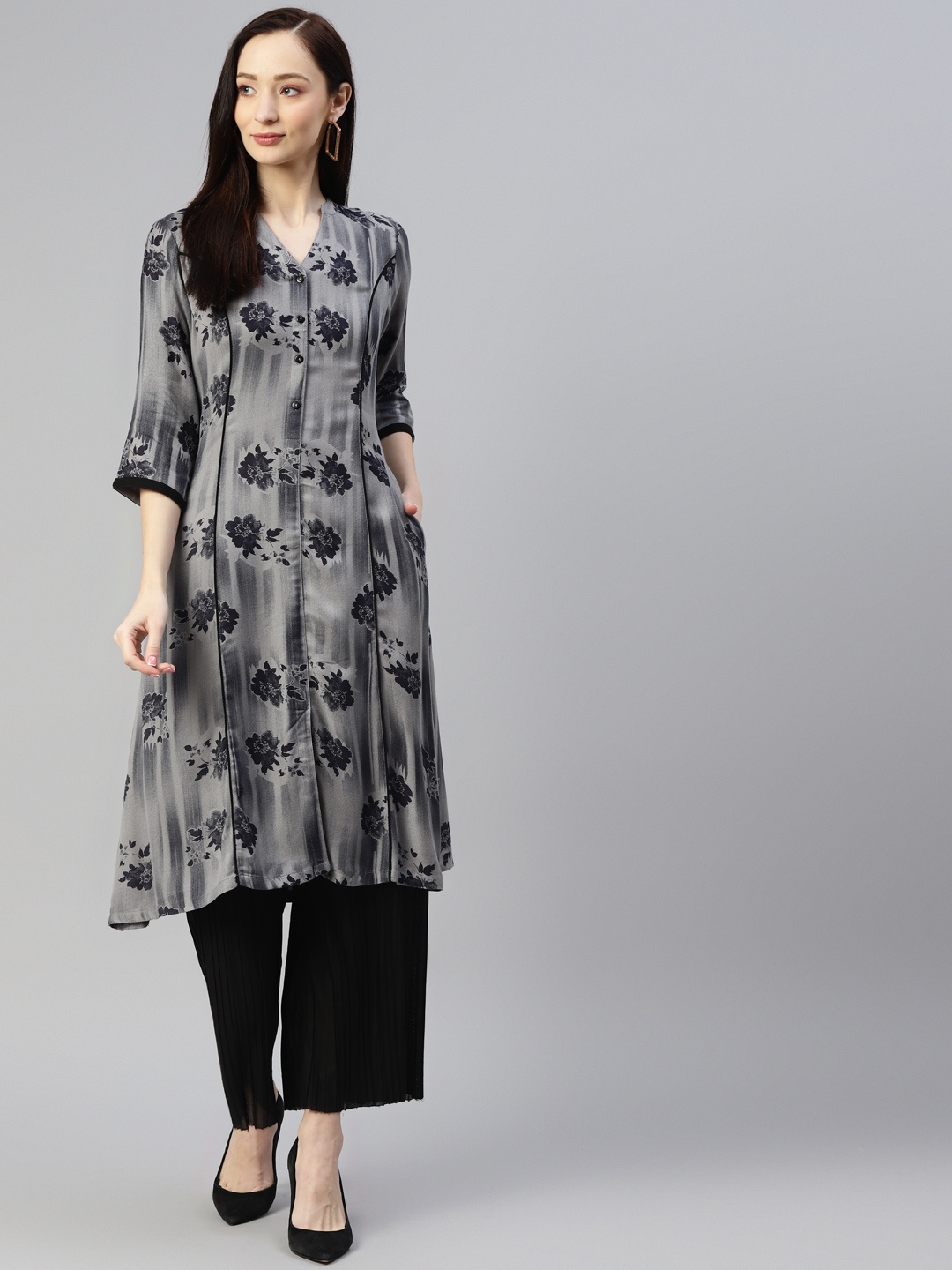 

Ayaany Women Grey Floral Printed Floral Cotton Kurta