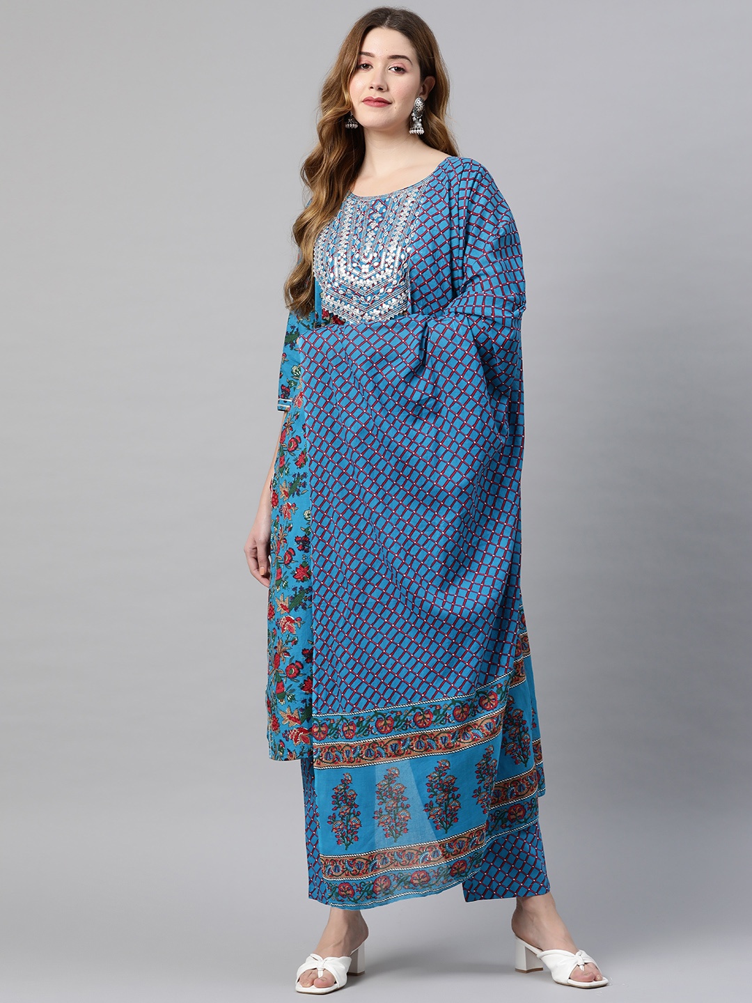 

Vbuyz Women Blue Floral Printed Thread Work Pure Cotton Kurta with Palazzos & With Dupatta