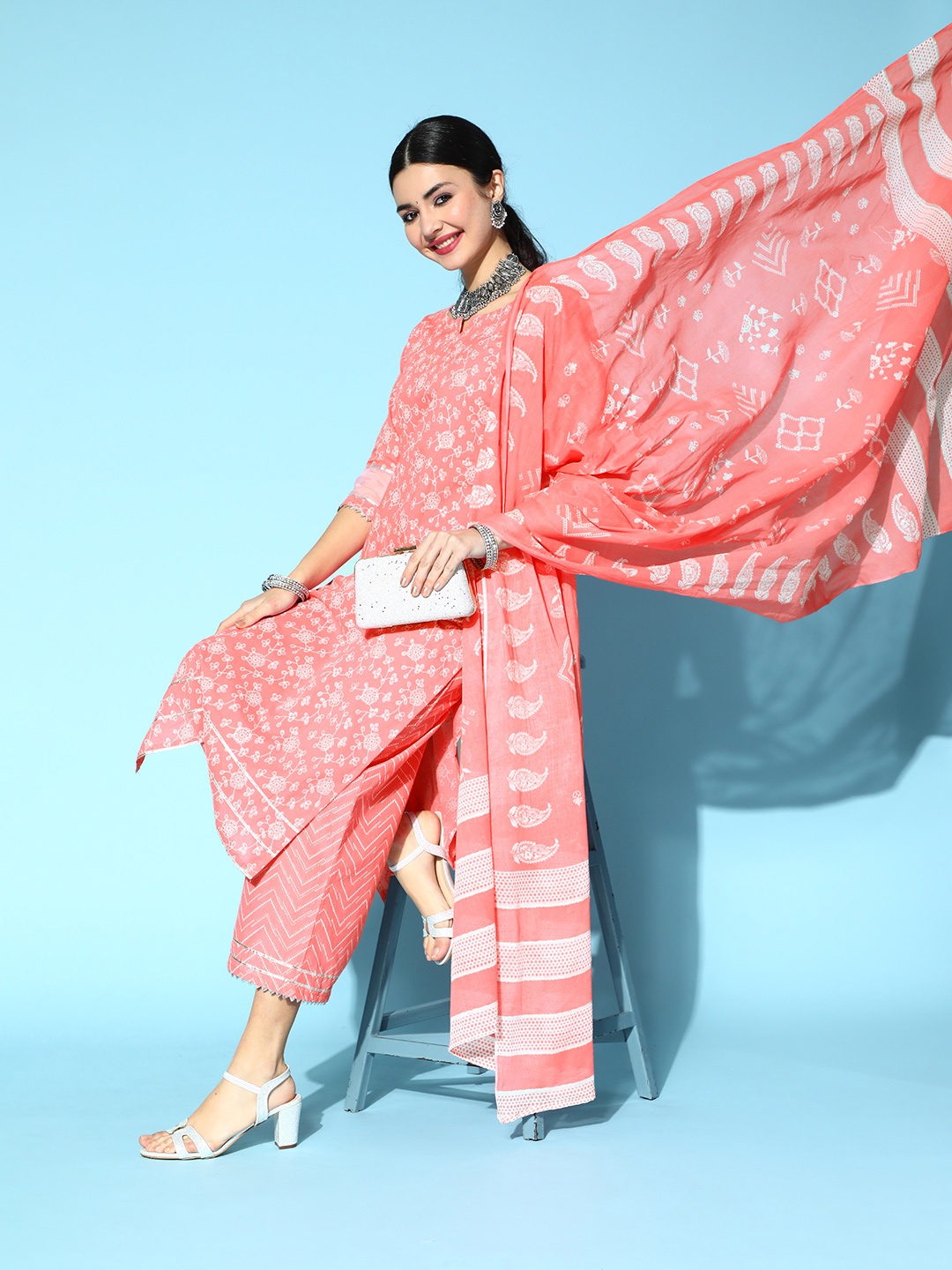 

Indo Era Pink Cotton Blend Romantic Florals Kurta Set