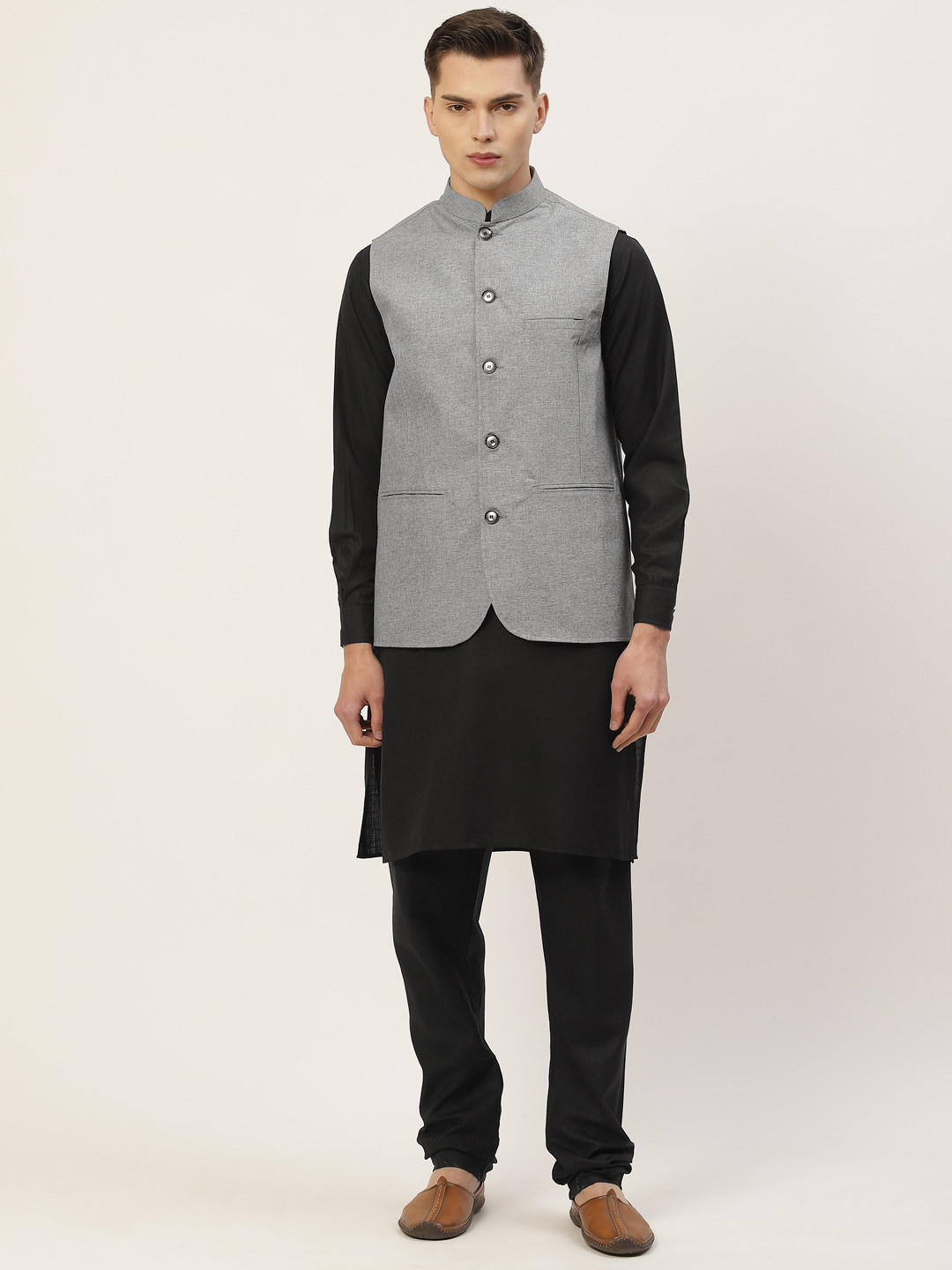

Jompers Men Grey Kurta & Churidar with Nehru Jacket