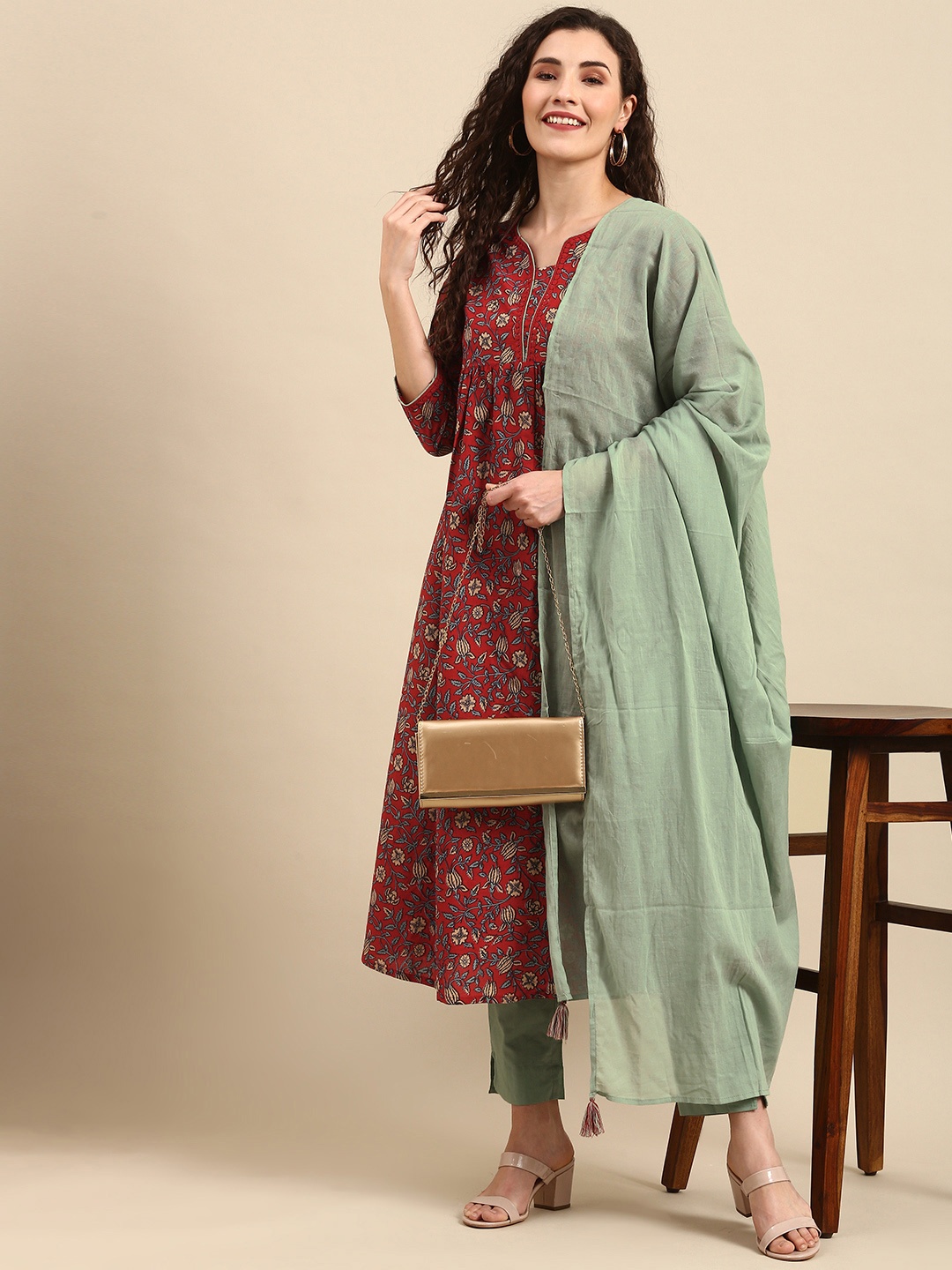 

Janasya Women Red Pure Cotton Floral Printed Empire Kurta Set With Dupatta
