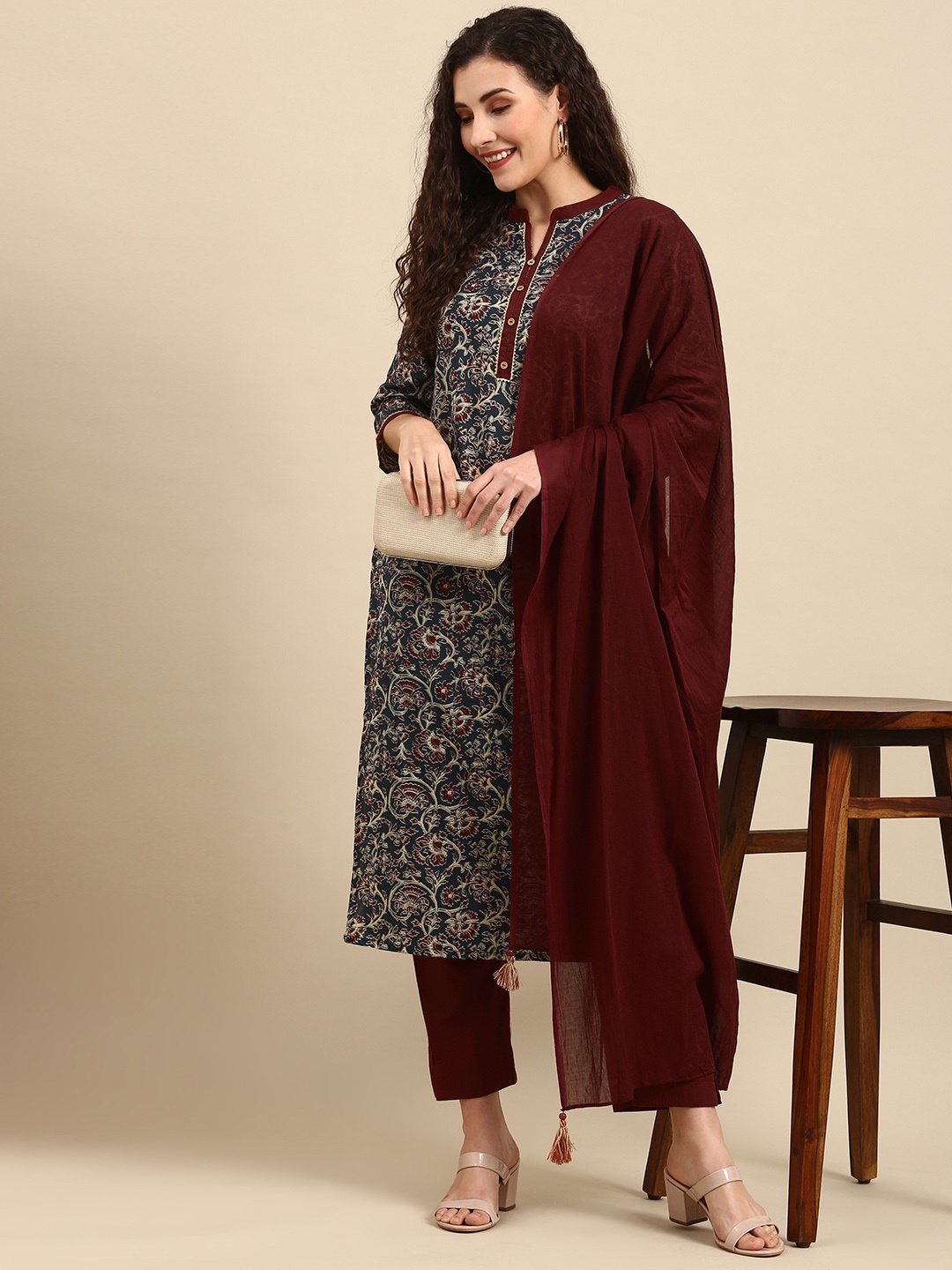 

Janasya Women Teal Pure Cotton Floral Printed Kurta Set With Dupatta