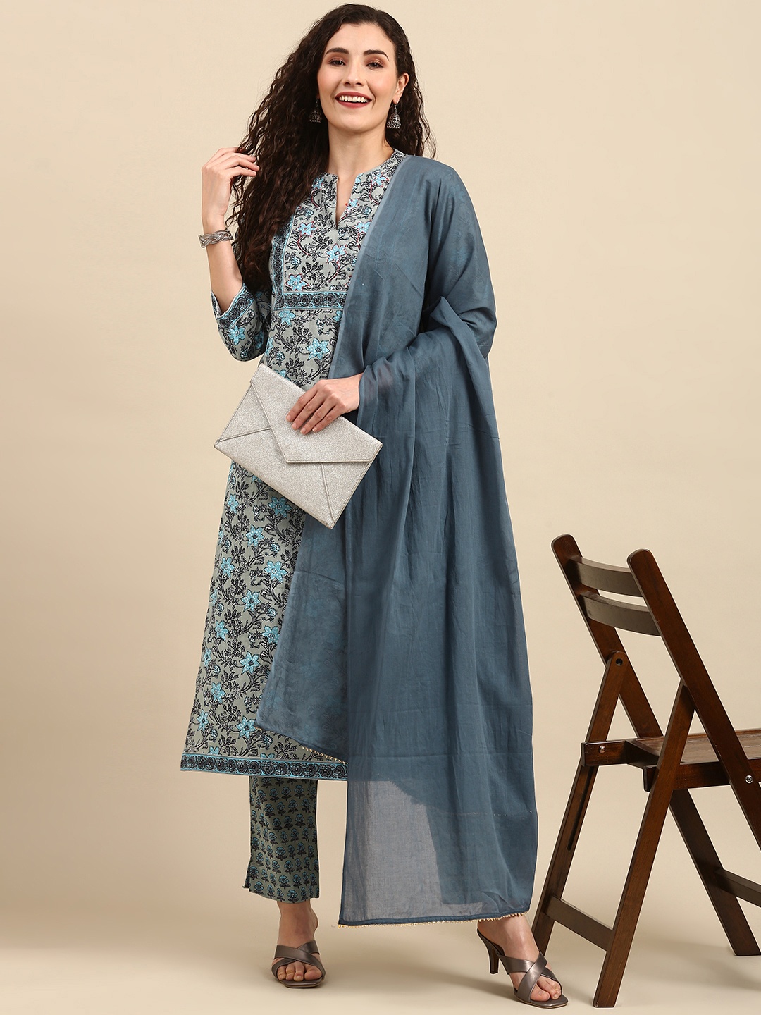 

Janasya Women Grey & Blue Pure Cotton Floral Printed Kurta Set With Dupatta