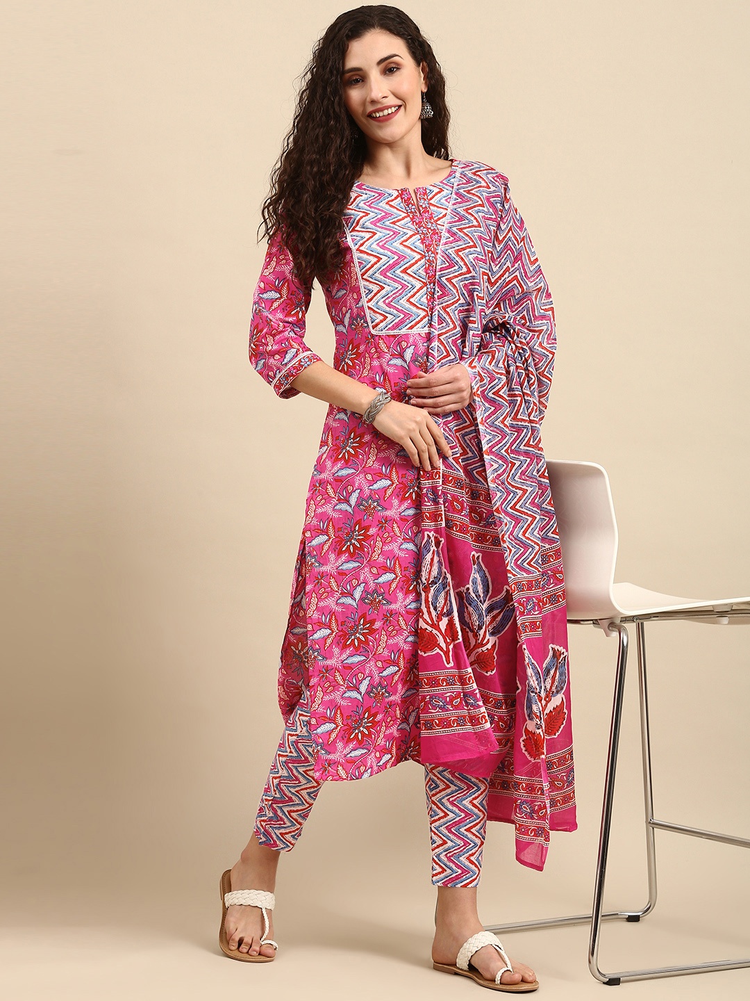 

Janasya Women Pink Pure Cotton Floral Printed Thread Work Kurta Set With Dupatta