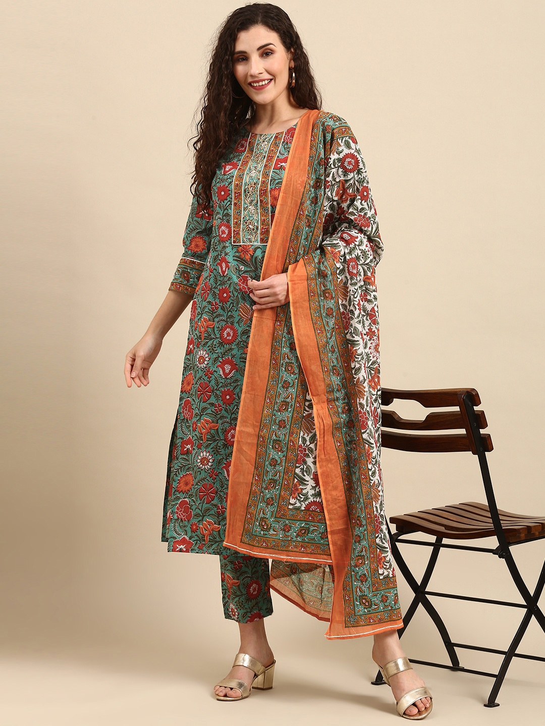 

Janasya Women Green Pure Cotton Floral Printed Kurta Set With Dupatta