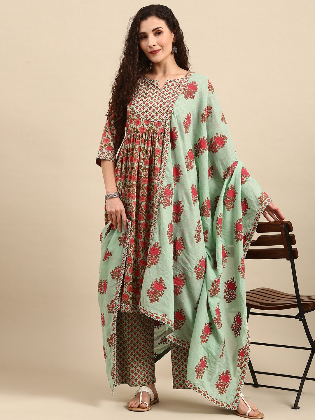 

Janasya Women Green & Pink Pure Cotton Floral Printed Empire Kurta Set With Dupatta