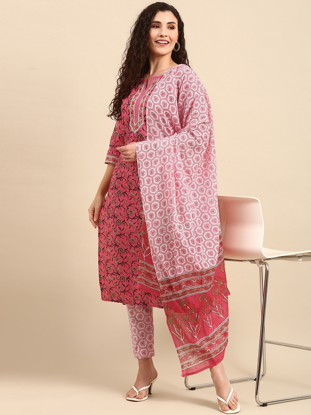 

Janasya Women Pink Pure Cotton Floral Printed Kurta Set With Dupatta