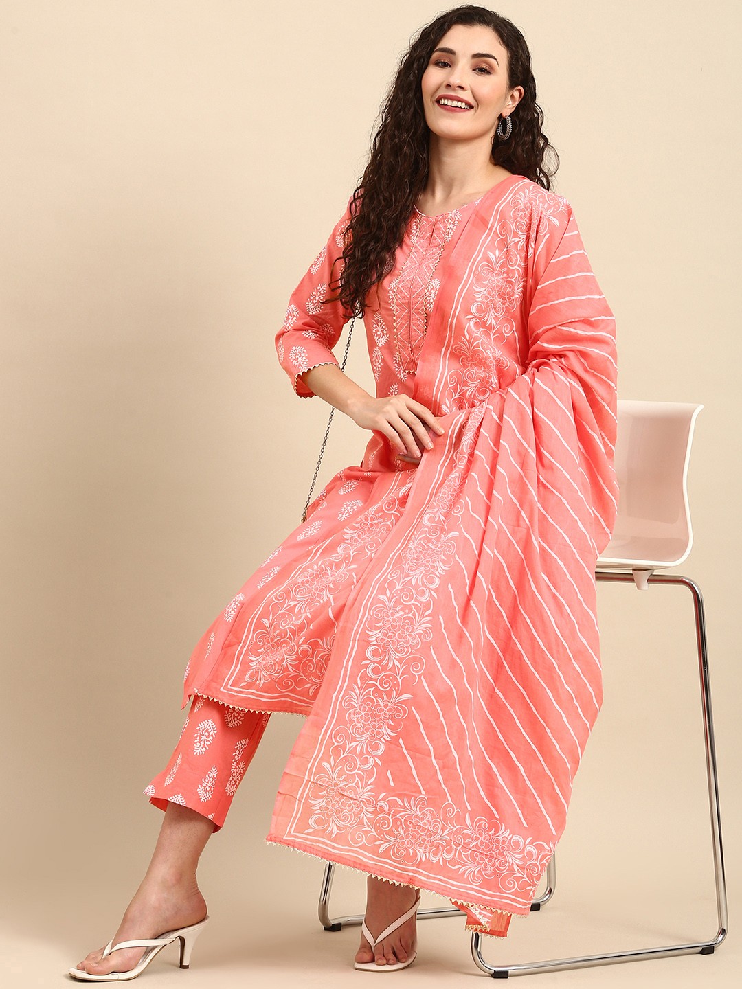 

Janasya Women Pink Pure Cotton Printed Gotta Patti Kurta Set With Dupatta