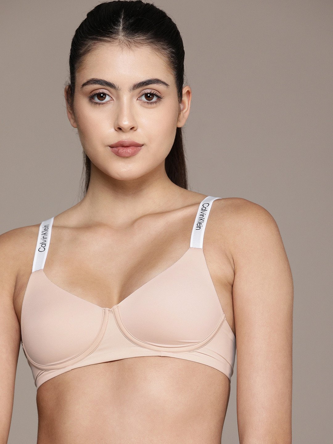 

Calvin Klein Underwear Nude-Coloured Solid Lightly Padded Bralette Bra
