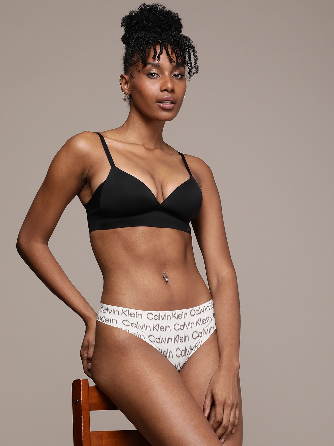 

Calvin Klein Underwear Half Coverage Lightly Padded Triangle T-shirt BraQF6022ADUB1-UB1, Black