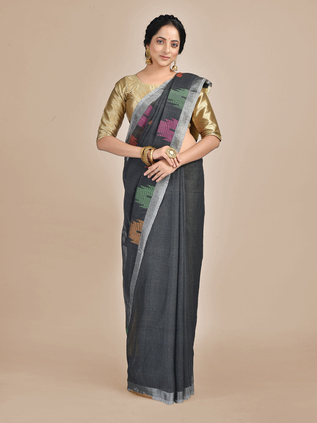 

Mitera Grey & Gold-Toned Floral Zari Heavy Work Saree
